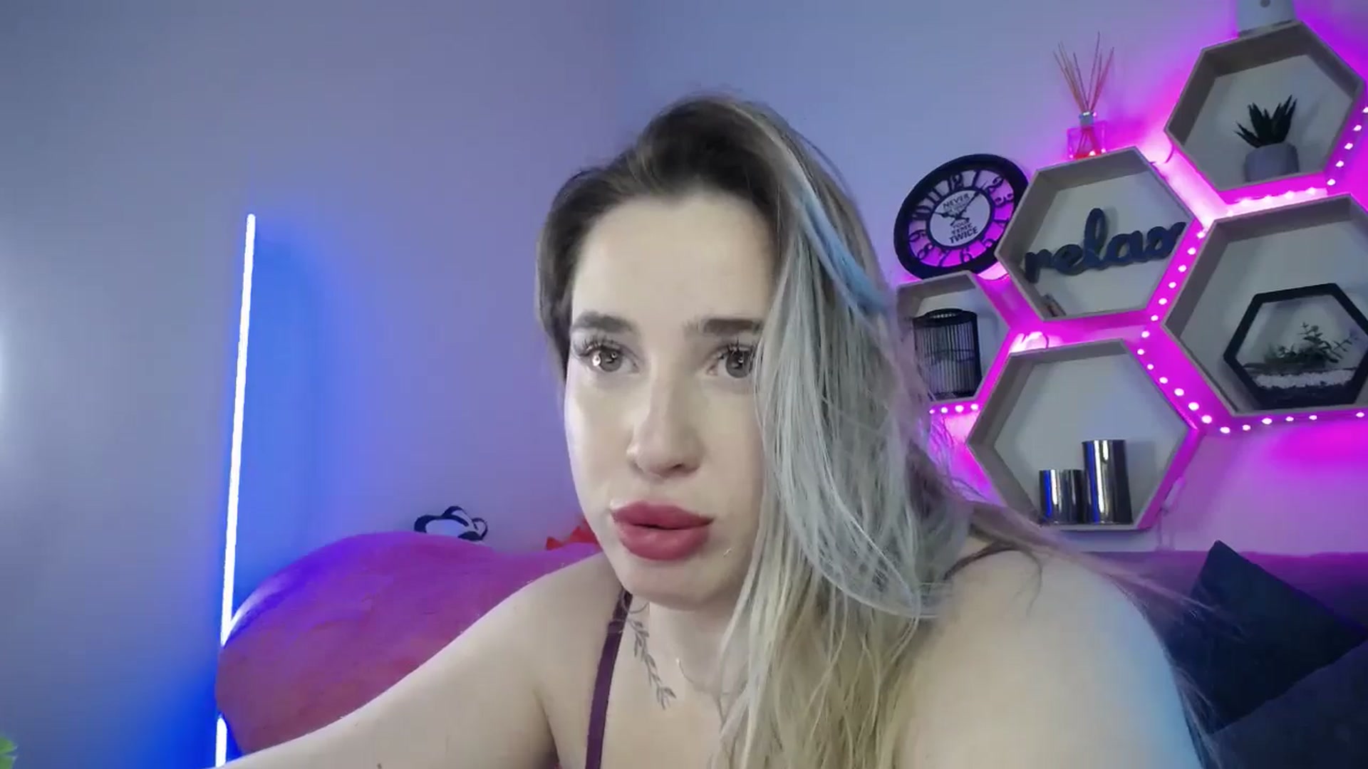 Gallery image thumbnail from SabrinaViolet's myfreecams stream on, 10/04/2025, 12:28 image 13 of 20