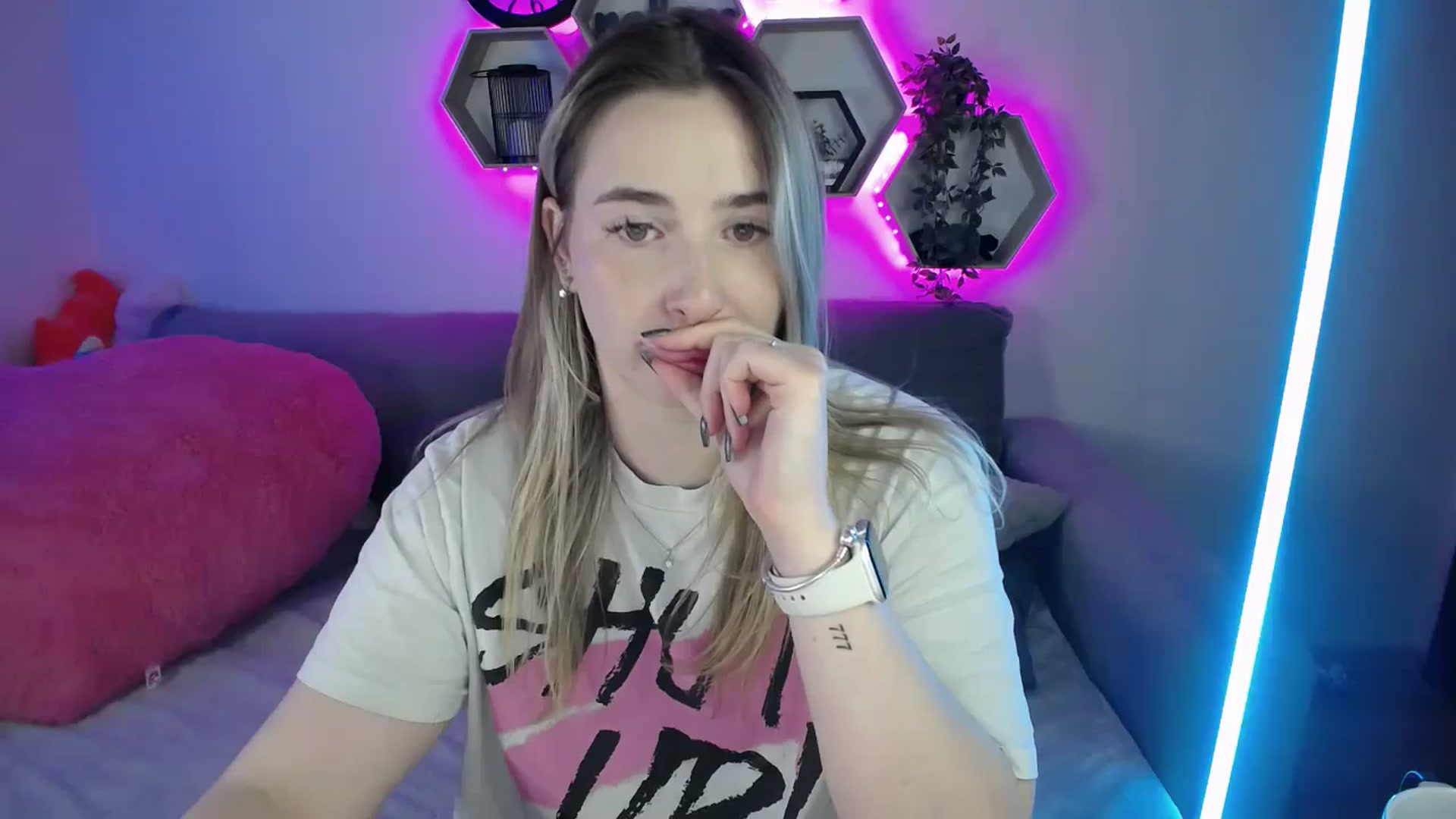 Gallery image thumbnail from SabrinaViolet's myfreecams stream on, 10/06/2025, 13:07 image 18 of 20