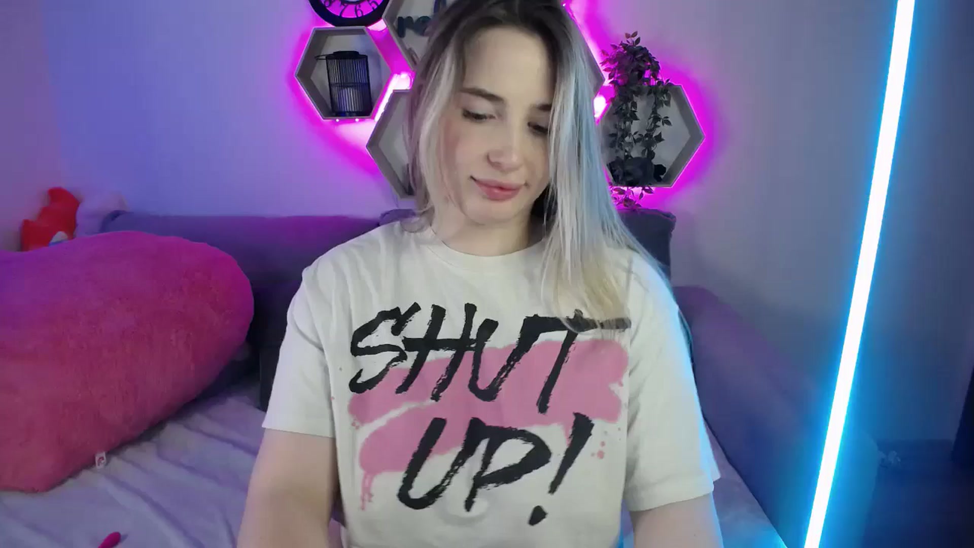 Gallery image thumbnail from SabrinaViolet's myfreecams stream on, 10/06/2025, 13:07 image 1 of 20