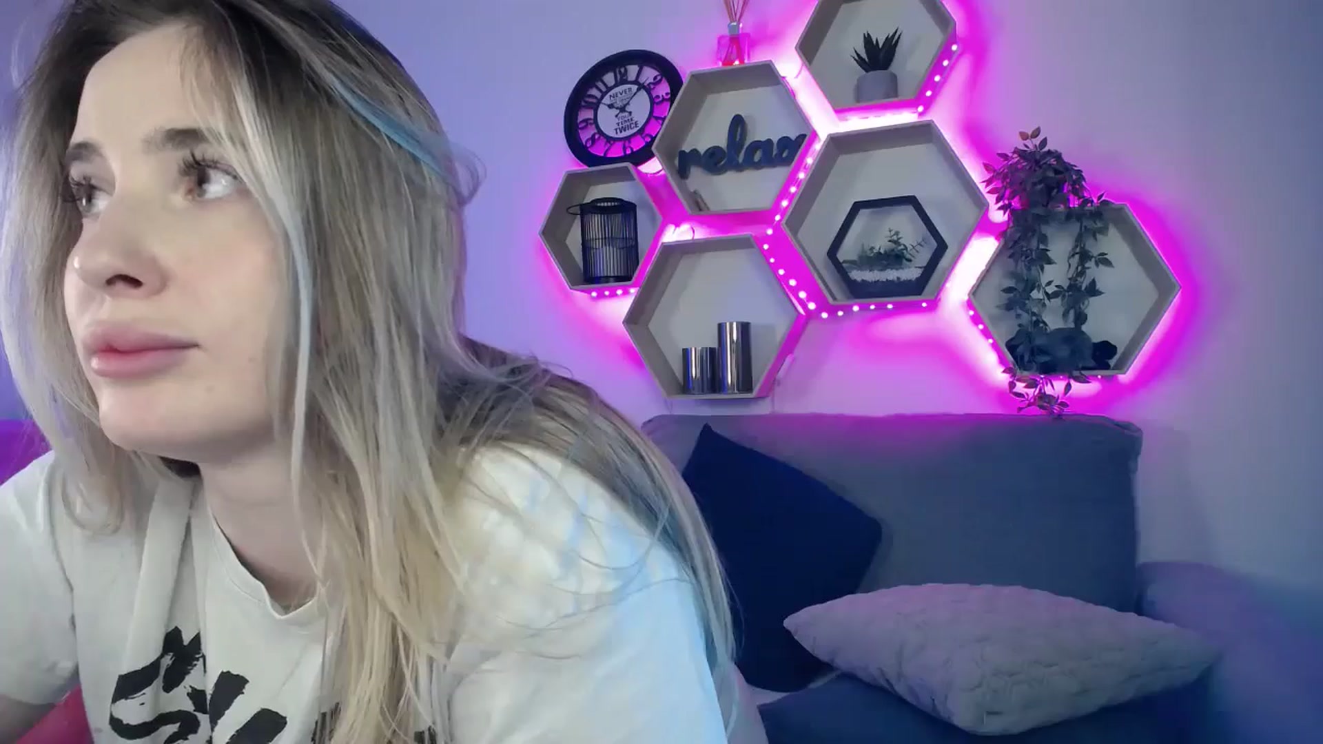 Gallery image thumbnail from SabrinaViolet's myfreecams stream on, 10/06/2025, 13:07 image 6 of 20