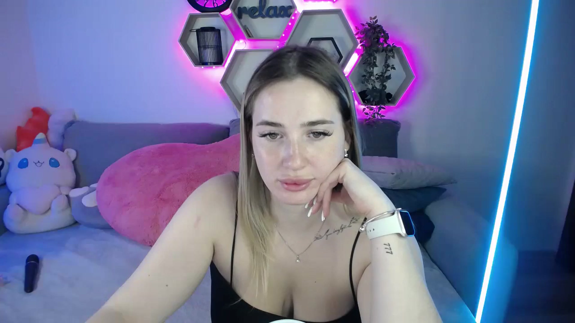 Gallery image thumbnail from SabrinaViolet's myfreecams stream on, 10/15/2025, 11:49 image 6 of 20