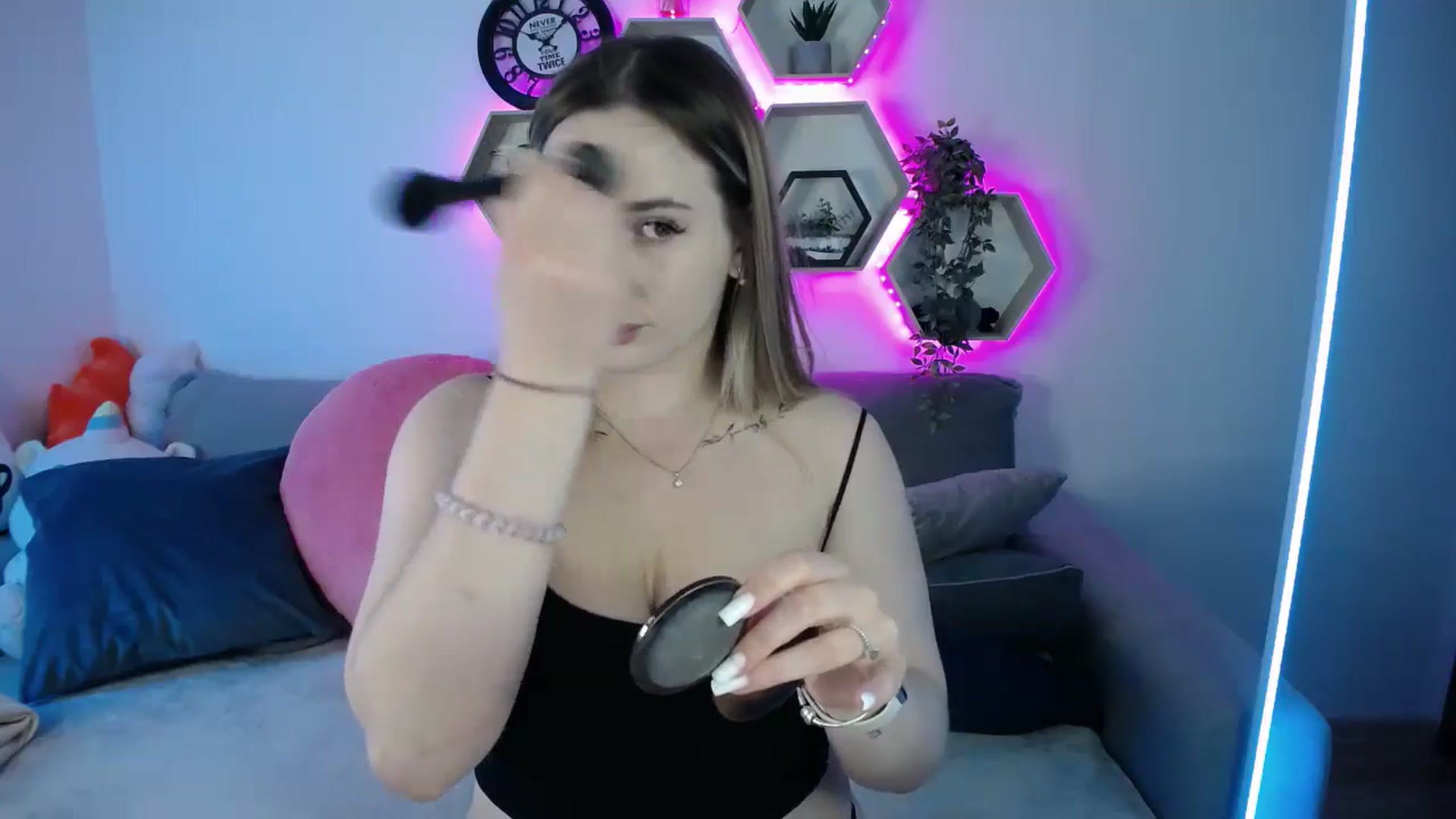 Gallery image thumbnail from SabrinaViolet's myfreecams stream on, 10/20/2025, 11:26 image 13 of 20
