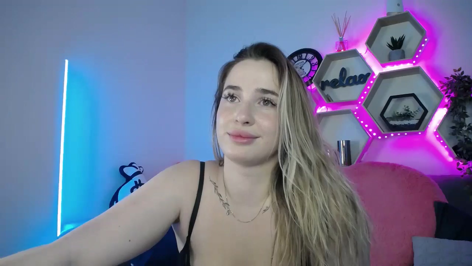 Gallery image thumbnail from SabrinaViolet's myfreecams stream on, 10/21/2025, 14:04 image 13 of 20