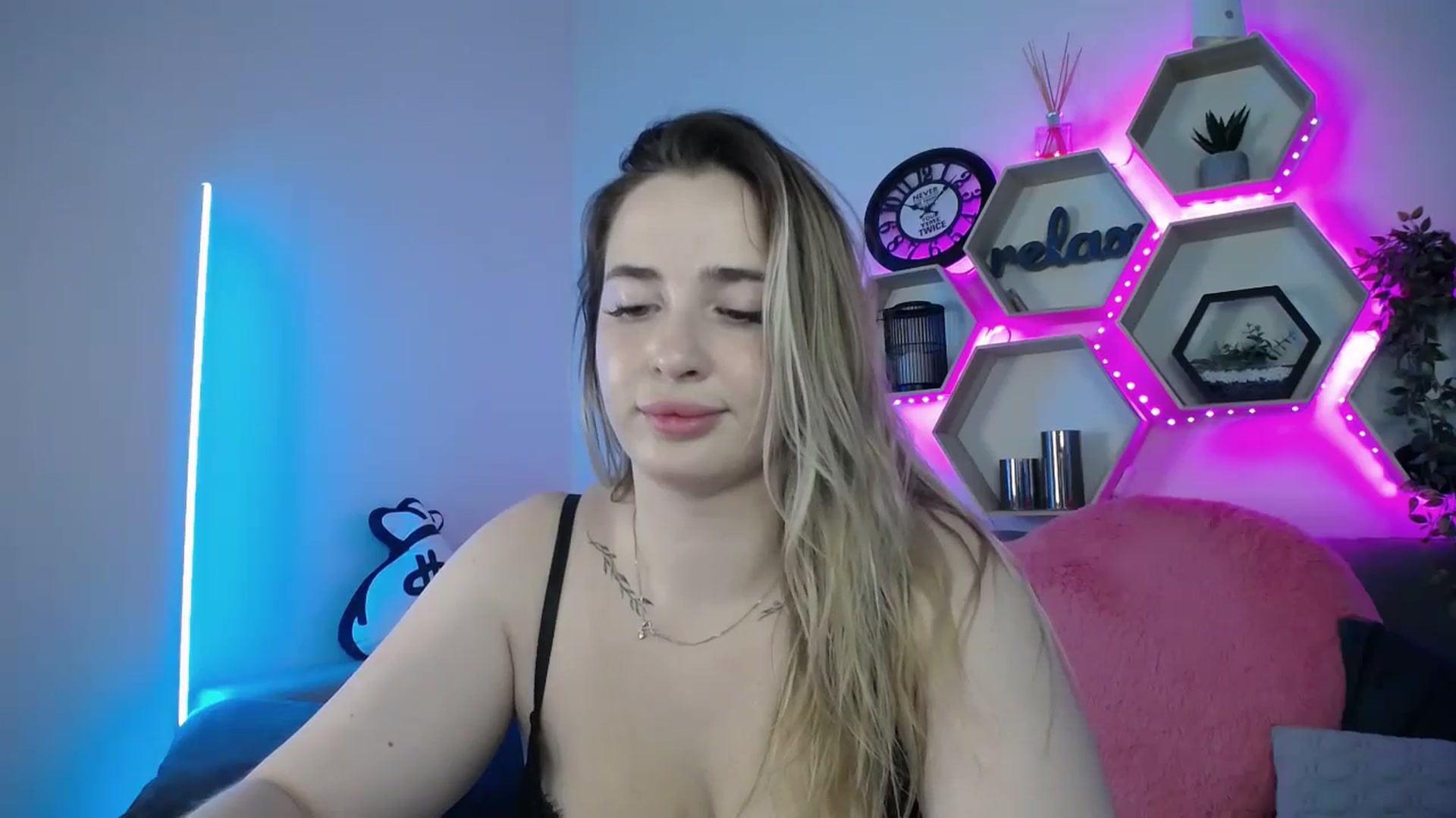 Gallery image thumbnail from SabrinaViolet's myfreecams stream on, 10/21/2025, 14:04 image 14 of 20