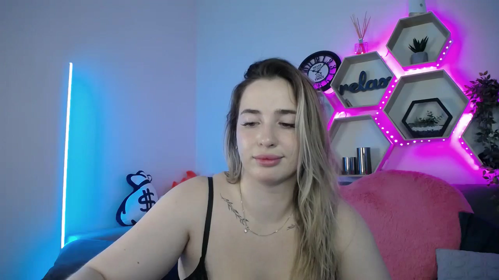 Gallery image thumbnail from SabrinaViolet's myfreecams stream on, 10/21/2025, 14:04 image 15 of 20