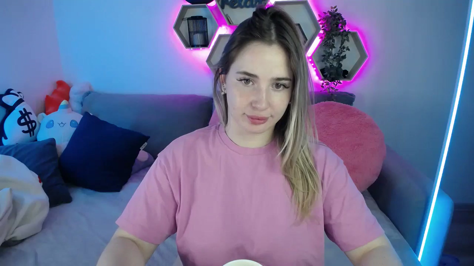 Gallery image thumbnail from SabrinaViolet's myfreecams stream on, 10/24/2025, 13:49 image 16 of 20