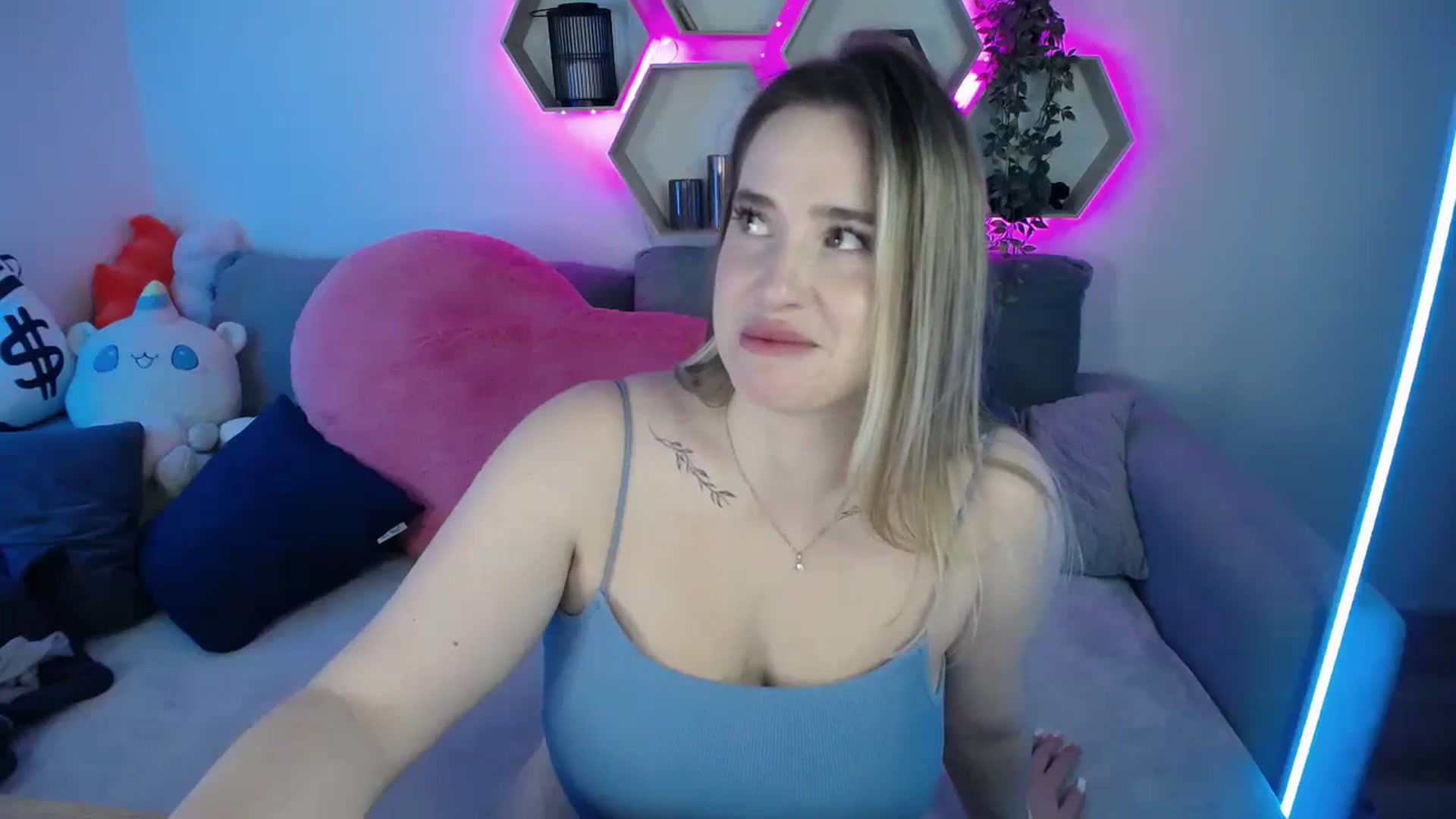 Gallery image thumbnail from SabrinaViolet's myfreecams stream on, 10/26/2025, 14:49 image 19 of 20