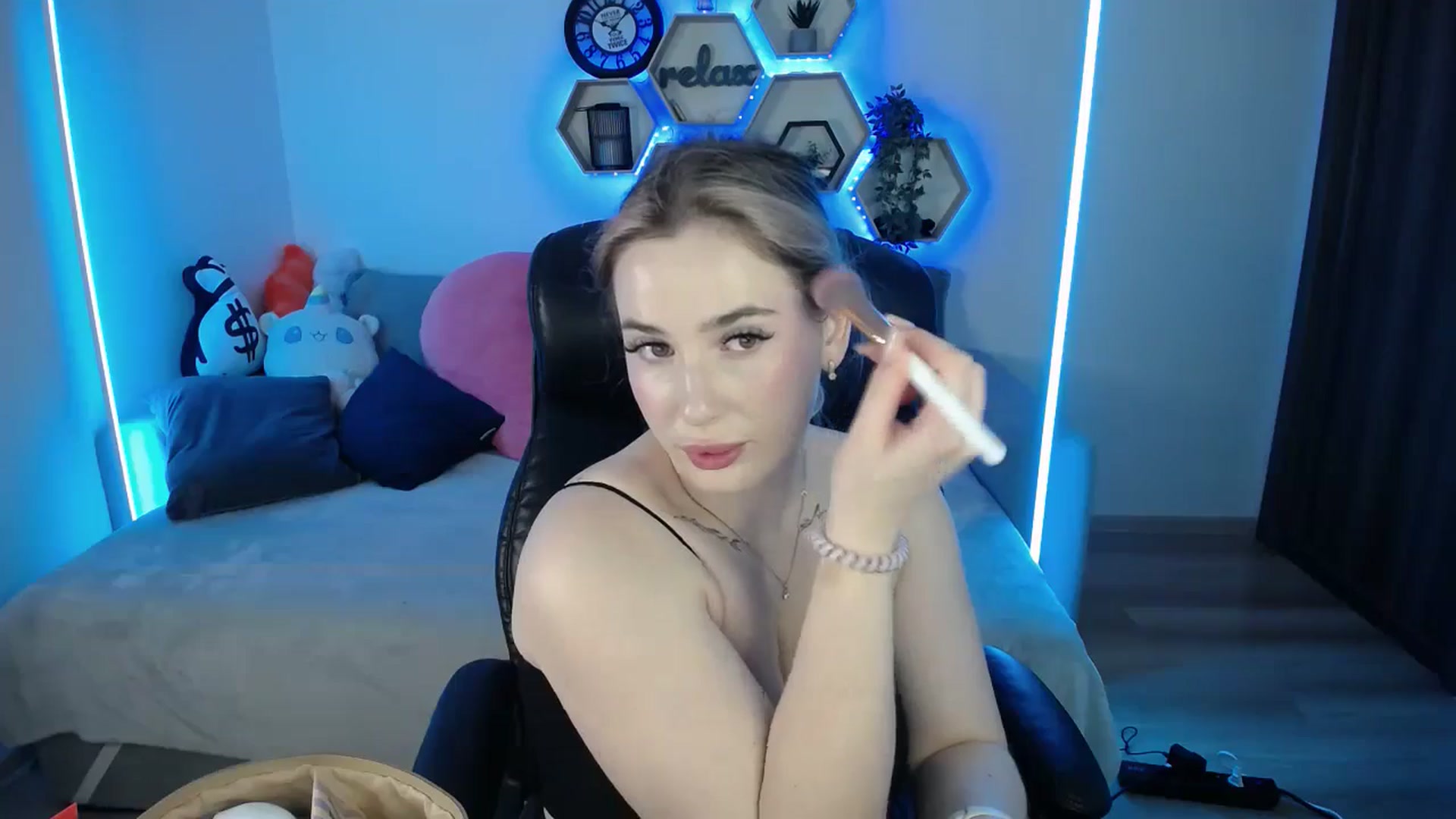 Gallery image thumbnail from SabrinaViolet's myfreecams stream on, 10/31/2025, 09:55 image 4 of 20
