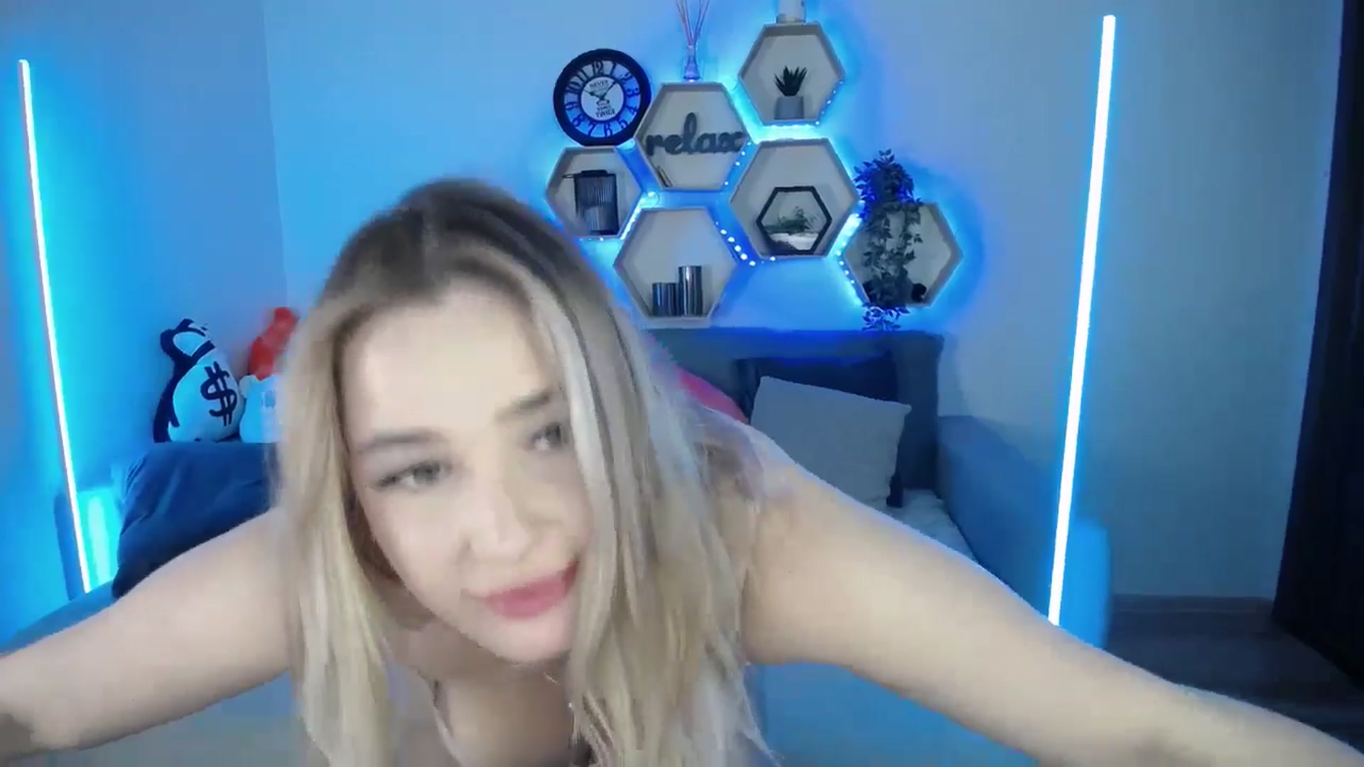Gallery image thumbnail from SabrinaViolet's myfreecams stream on, 10/31/2025, 10:50 image 10 of 20