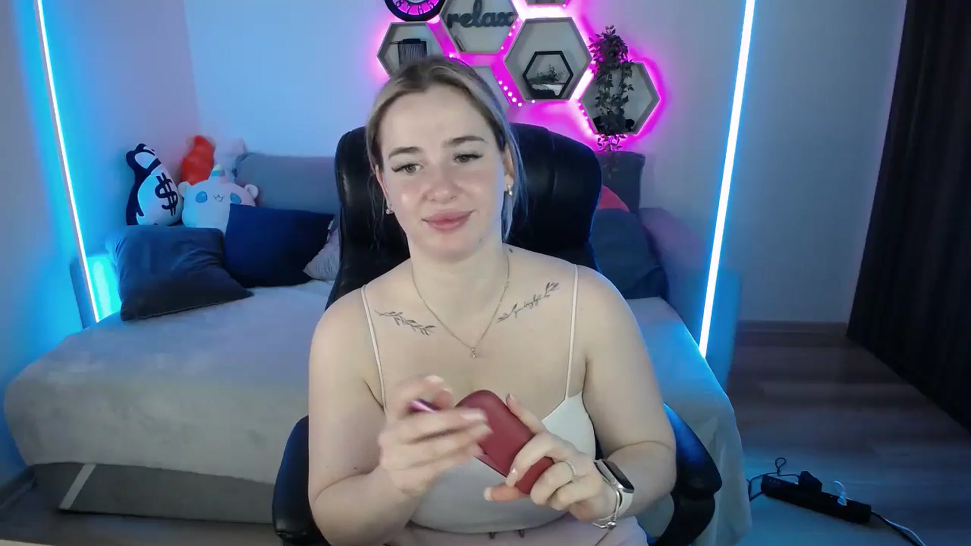 Gallery image thumbnail from SabrinaViolet's myfreecams stream on, 11/02/2025, 10:01 image 16 of 20