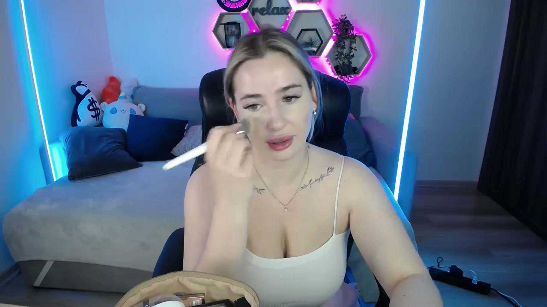 Gallery image thumbnail from SabrinaViolet's myfreecams stream on, 11/02/2025, 10:01 image 18 of 20