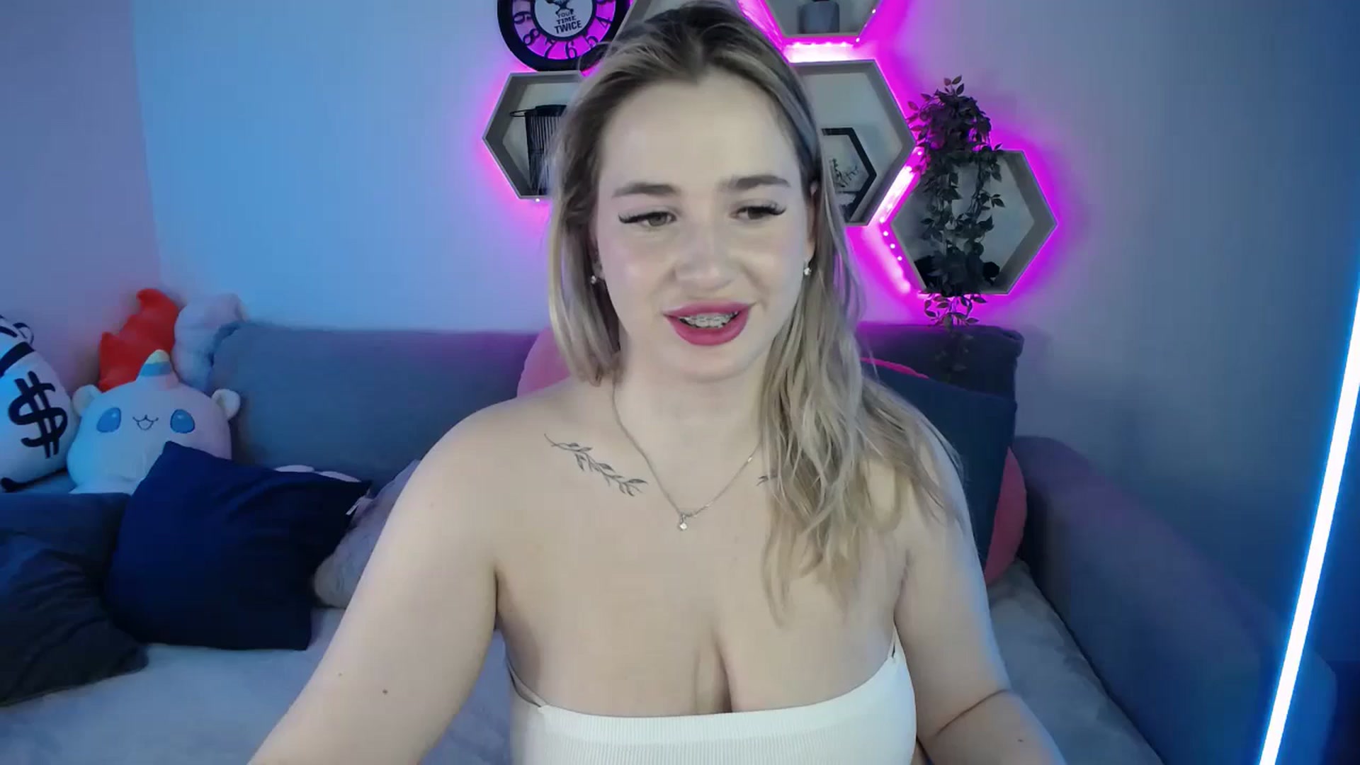 Gallery image thumbnail from SabrinaViolet's myfreecams stream on, 11/02/2025, 11:31 image 20 of 20