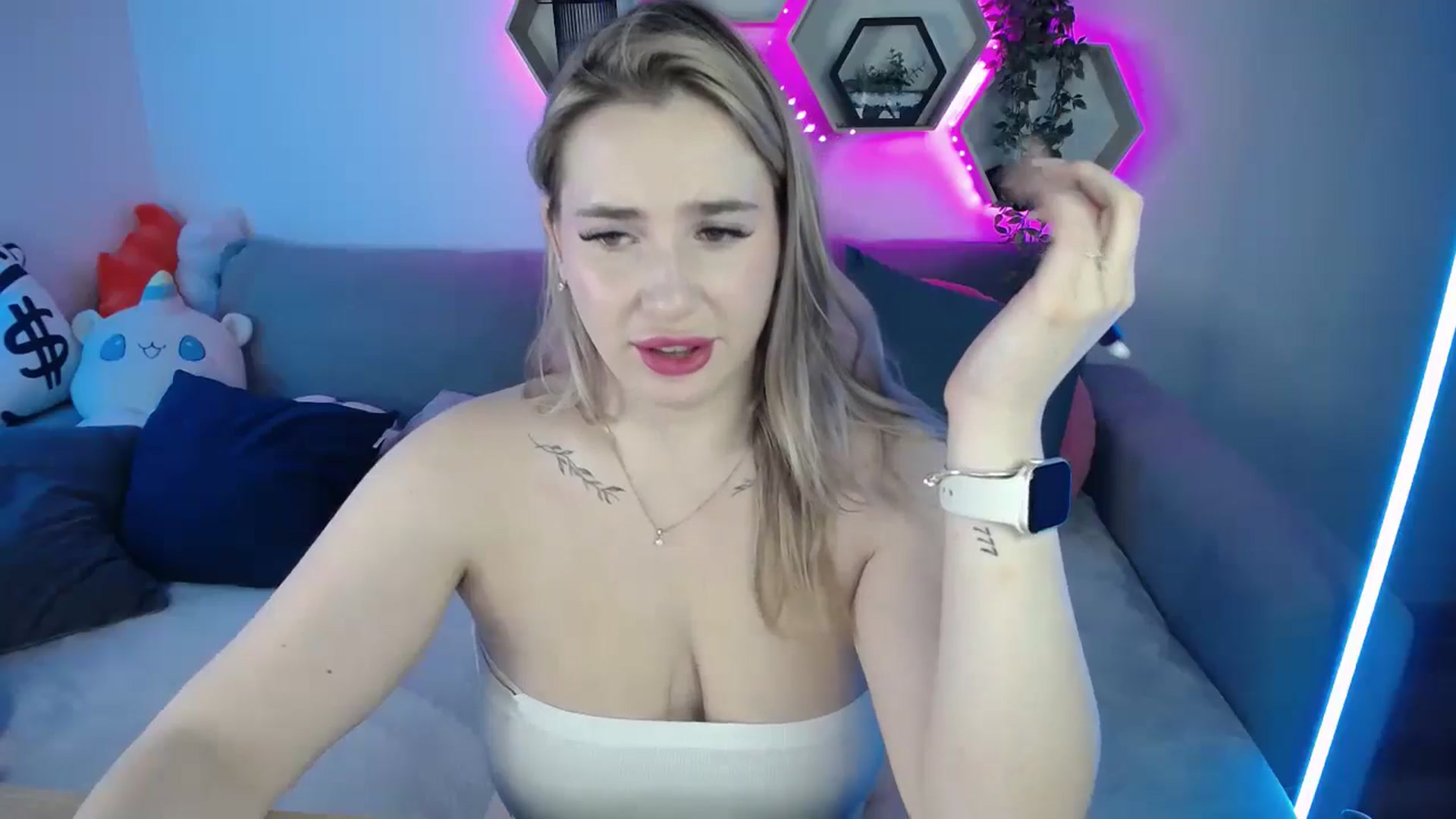 Gallery image thumbnail from SabrinaViolet's myfreecams stream on, 11/02/2025, 11:31 image 7 of 20