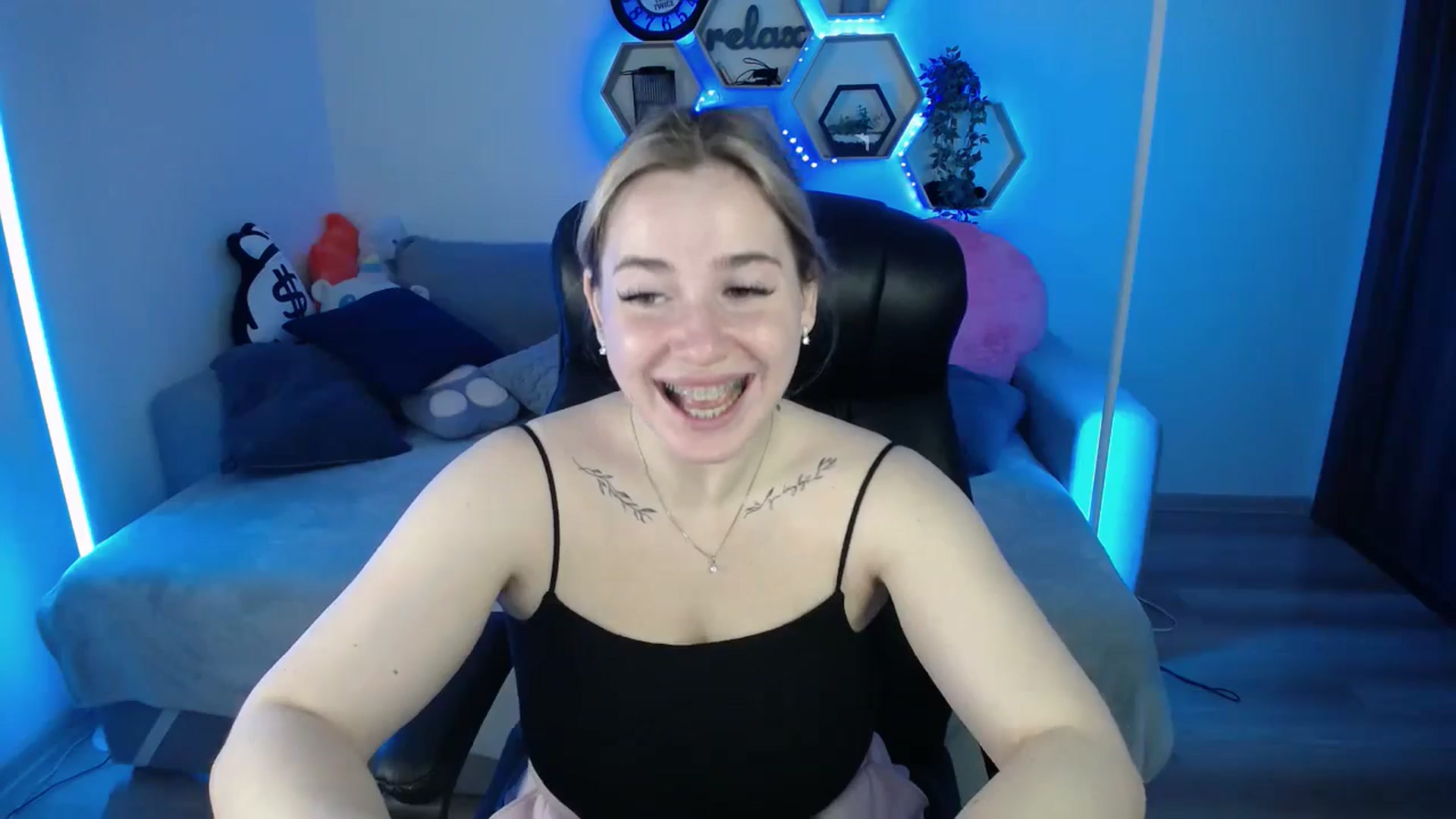Gallery image thumbnail from SabrinaViolet's myfreecams stream on, 11/04/2025, 10:52 image 11 of 20