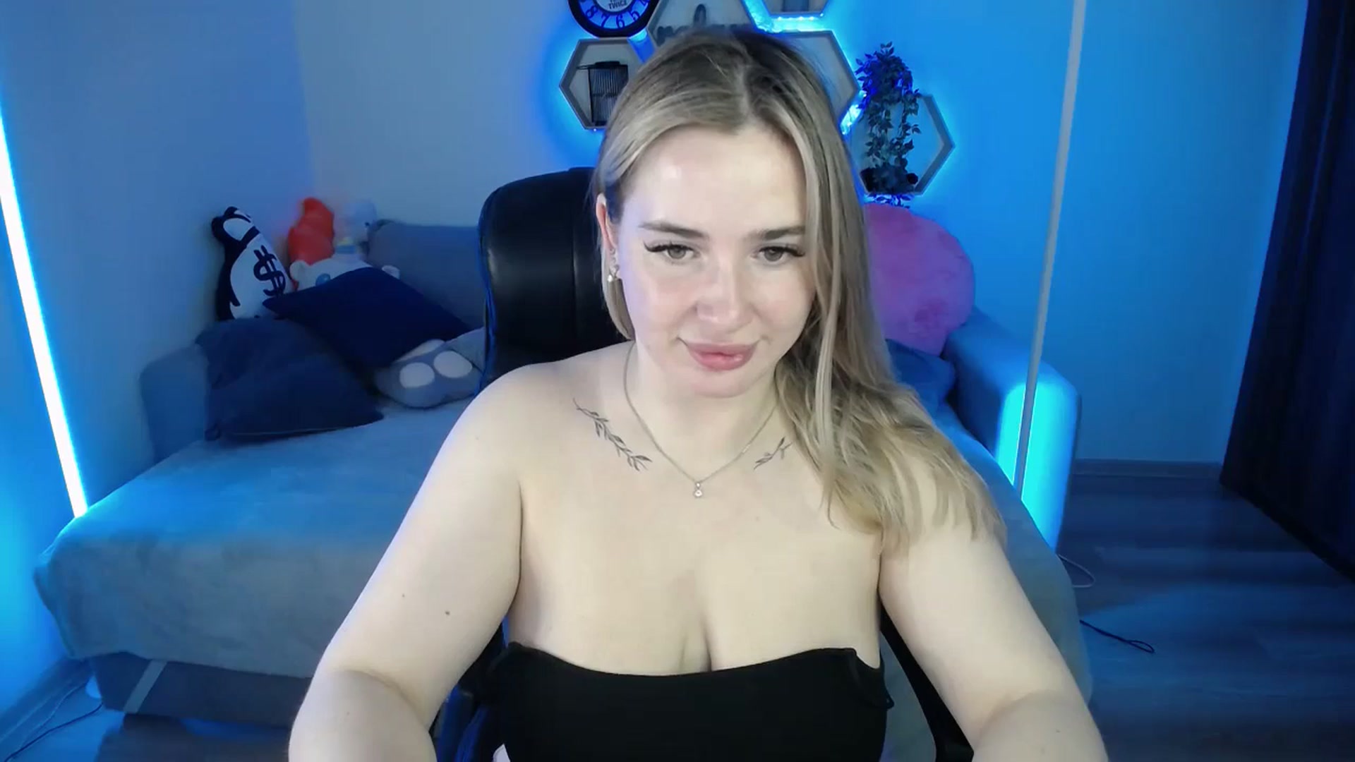 Gallery image thumbnail from SabrinaViolet's myfreecams stream on, 11/04/2025, 10:52 image 16 of 20