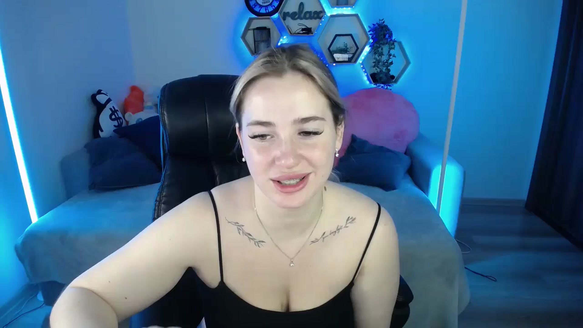 Gallery image thumbnail from SabrinaViolet's myfreecams stream on, 11/04/2025, 10:52 image 6 of 20