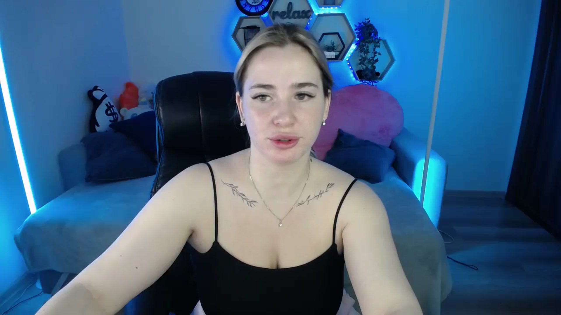 Gallery image thumbnail from SabrinaViolet's myfreecams stream on, 11/04/2025, 10:52 image 5 of 20