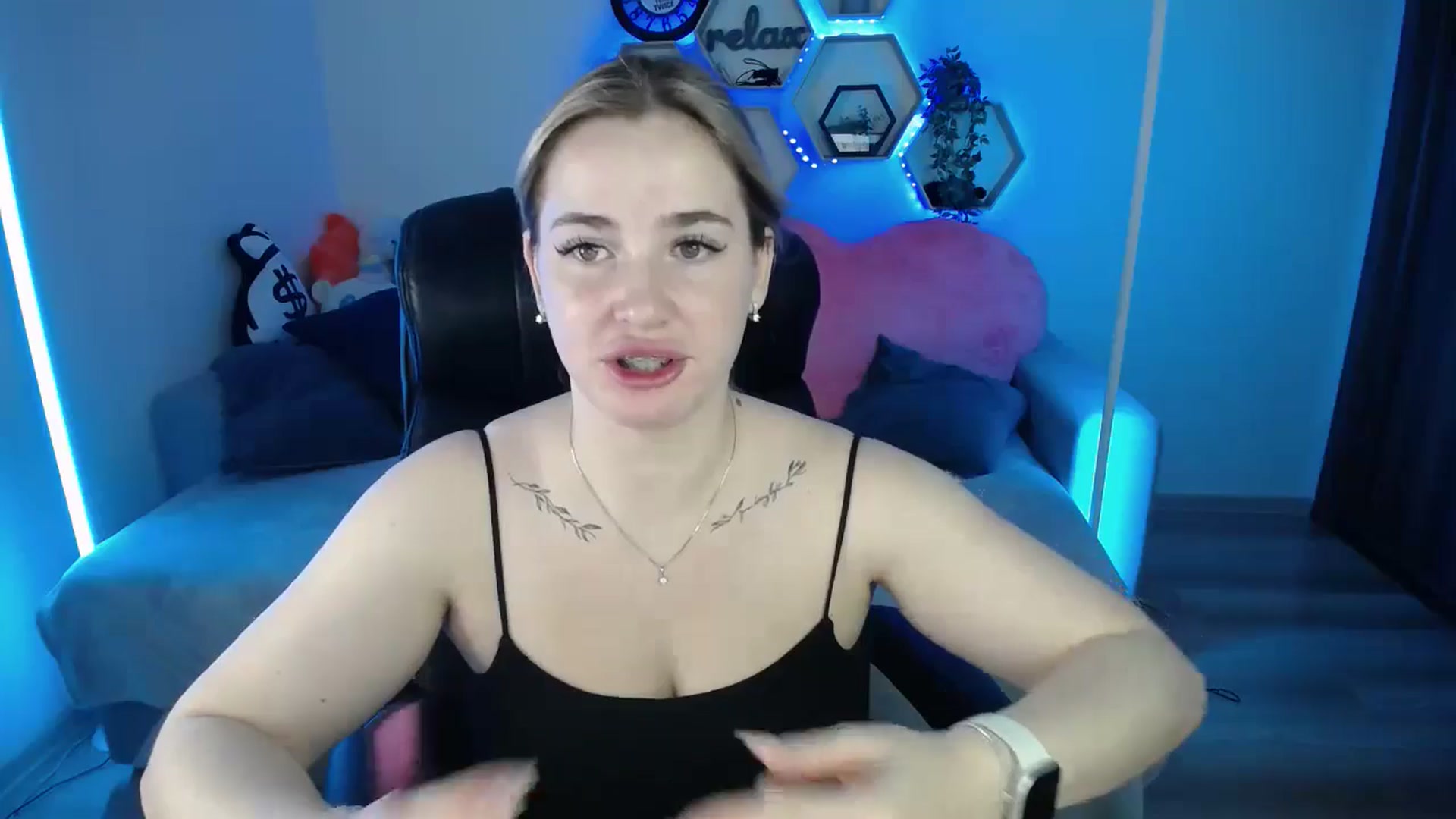 Gallery image thumbnail from SabrinaViolet's myfreecams stream on, 11/04/2025, 10:52 image 4 of 20