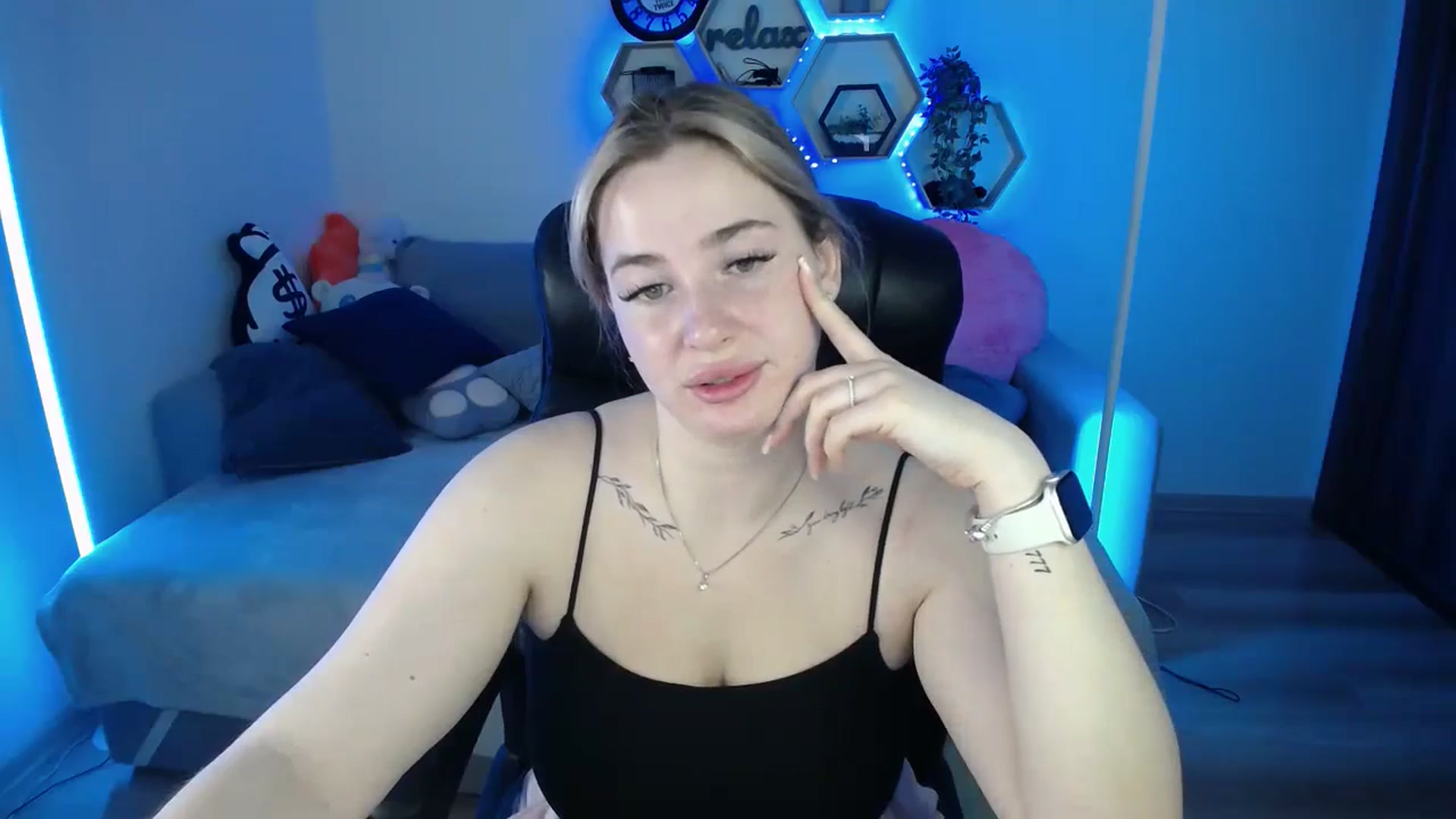 Gallery image thumbnail from SabrinaViolet's myfreecams stream on, 11/04/2025, 10:52 image 13 of 20