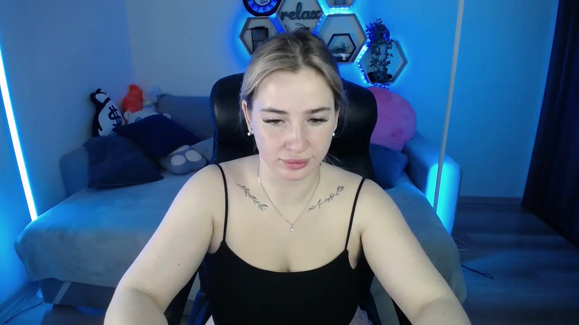 Gallery image thumbnail from SabrinaViolet's myfreecams stream on, 11/04/2025, 10:52 image 10 of 20