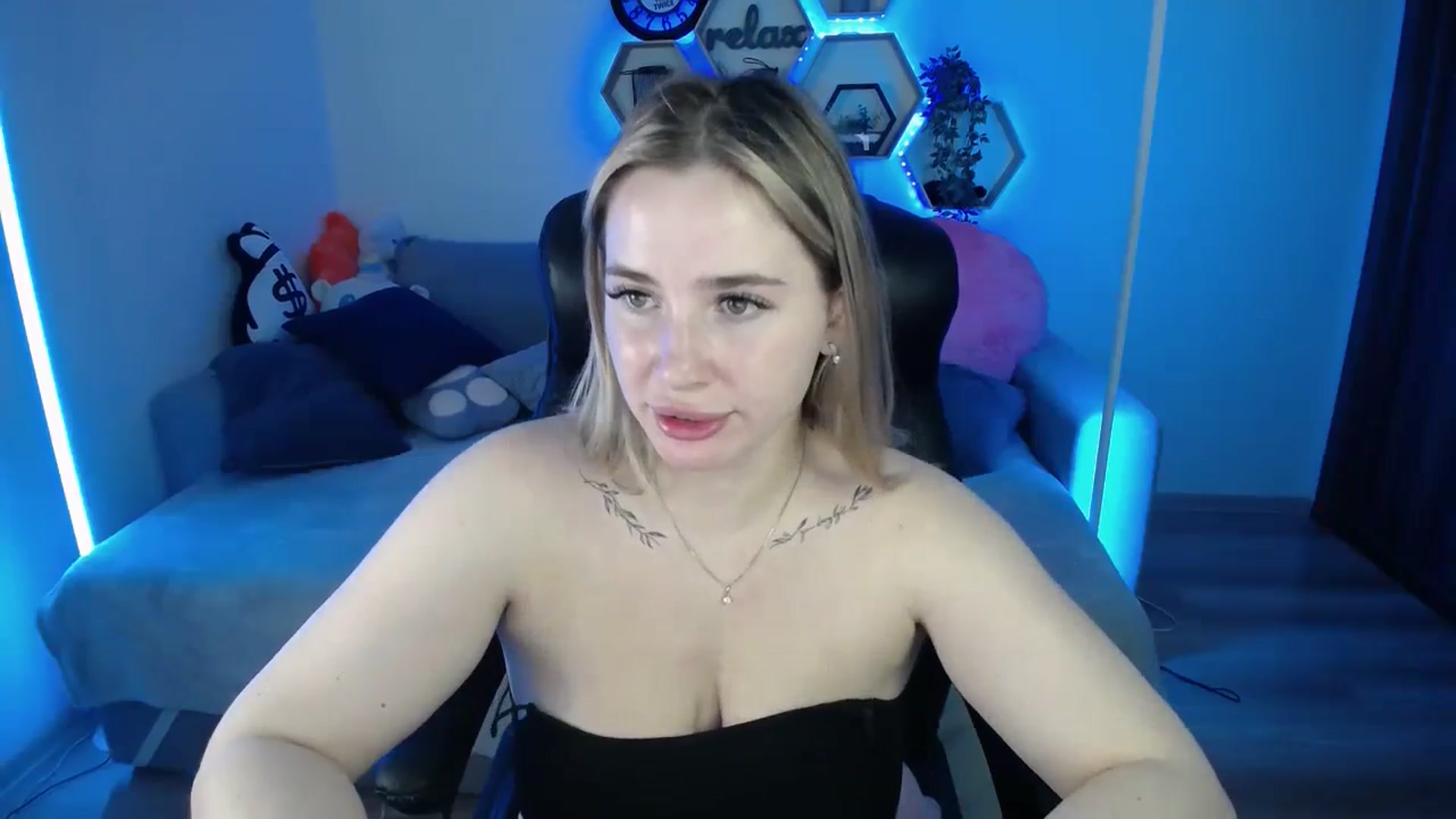 Gallery image thumbnail from SabrinaViolet's myfreecams stream on, 11/04/2025, 10:52 image 18 of 20