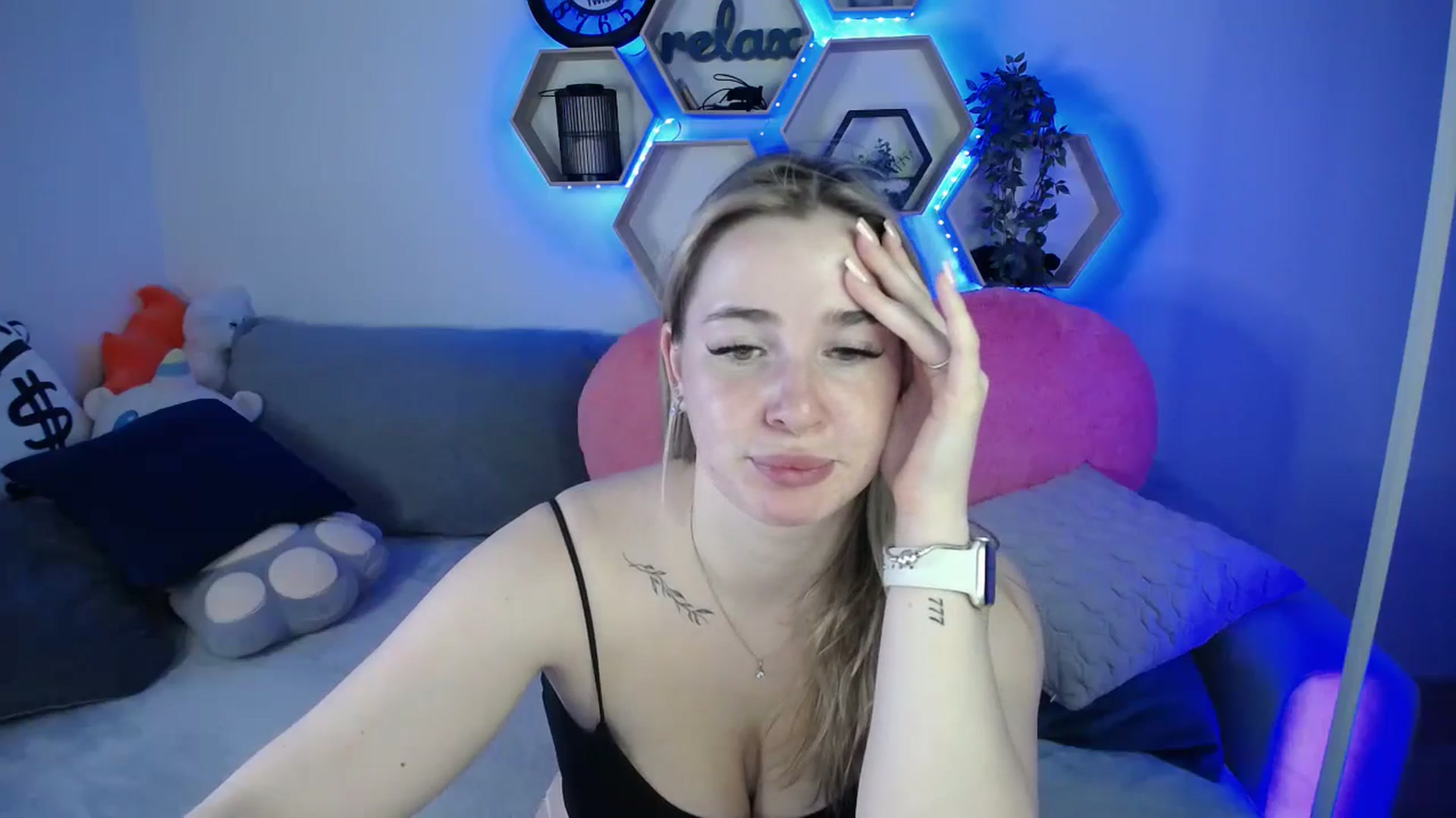 Gallery image thumbnail from SabrinaViolet's myfreecams stream on, 11/04/2025, 12:32 image 13 of 20