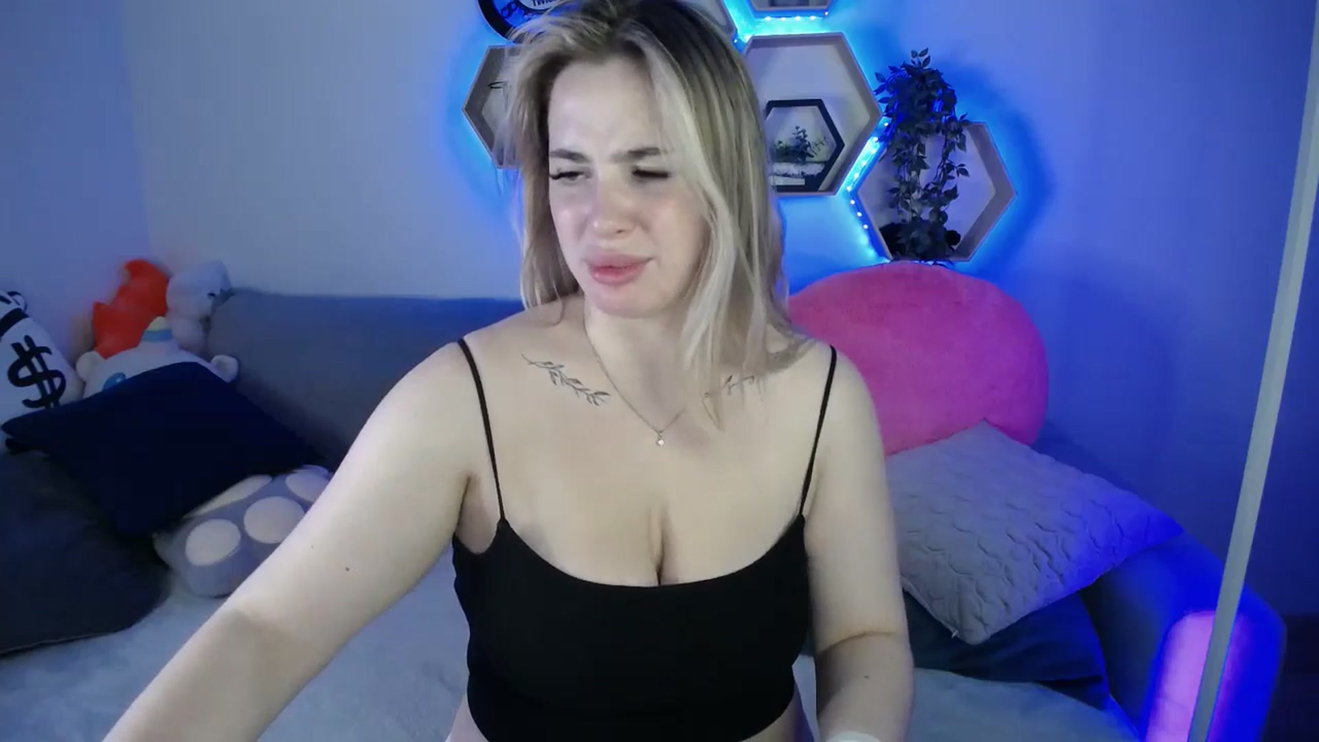 Gallery image thumbnail from SabrinaViolet's myfreecams stream on, 11/04/2025, 12:32 image 10 of 20