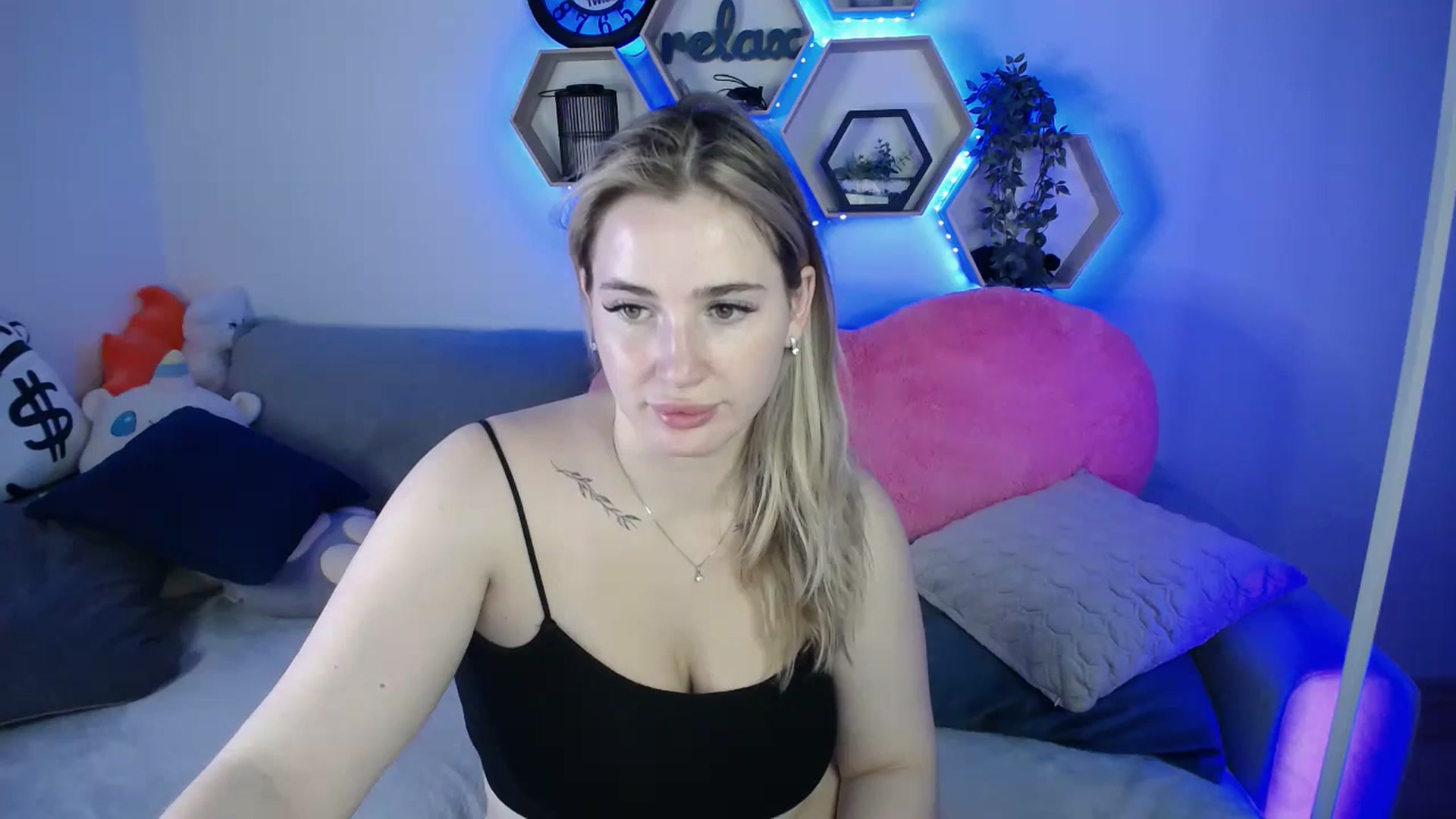 Gallery image thumbnail from SabrinaViolet's myfreecams stream on, 11/04/2025, 12:32 image 15 of 20