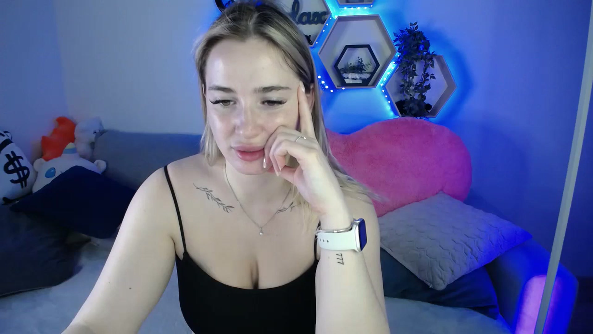 Gallery image thumbnail from SabrinaViolet's myfreecams stream on, 11/04/2025, 12:32 image 16 of 20