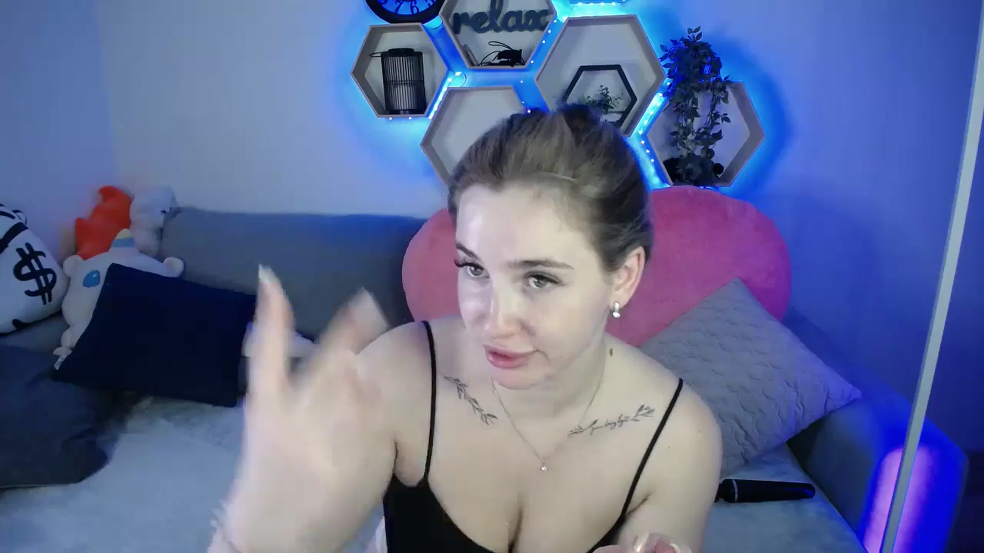 Gallery image thumbnail from SabrinaViolet's myfreecams stream on, 11/04/2025, 13:24 image 14 of 20