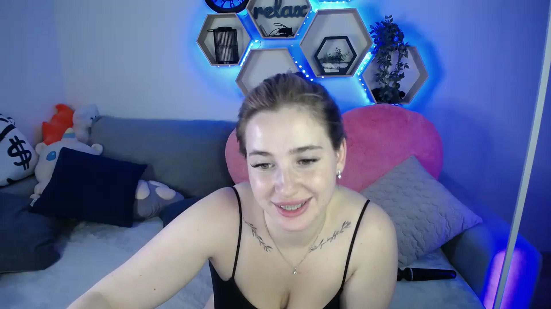 Gallery image thumbnail from SabrinaViolet's myfreecams stream on, 11/04/2025, 13:24 image 15 of 20