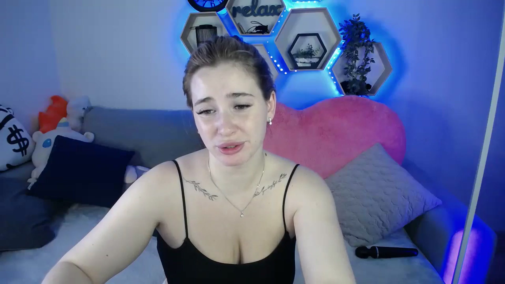 Gallery image thumbnail from SabrinaViolet's myfreecams stream on, 11/04/2025, 13:24 image 10 of 20