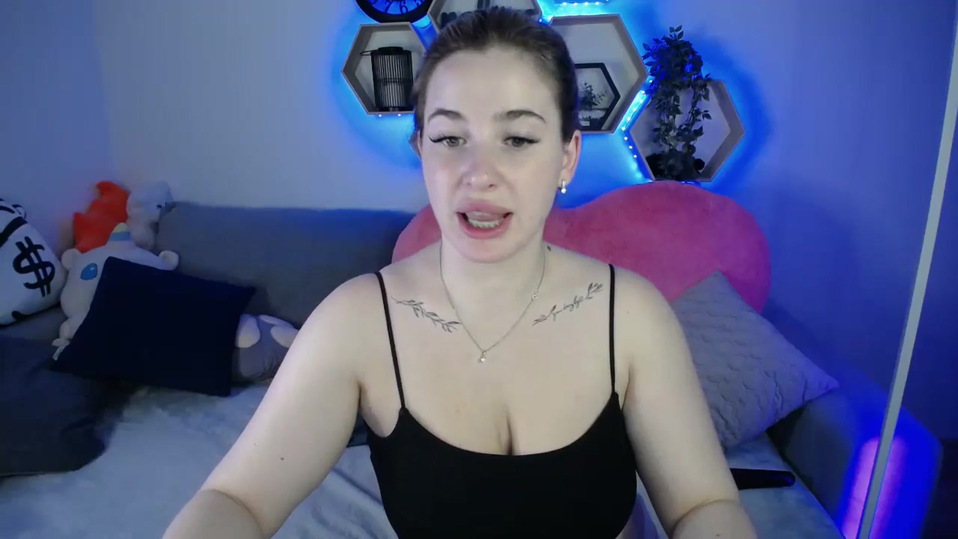 Gallery image thumbnail from SabrinaViolet's myfreecams stream on, 11/04/2025, 13:24 image 5 of 20