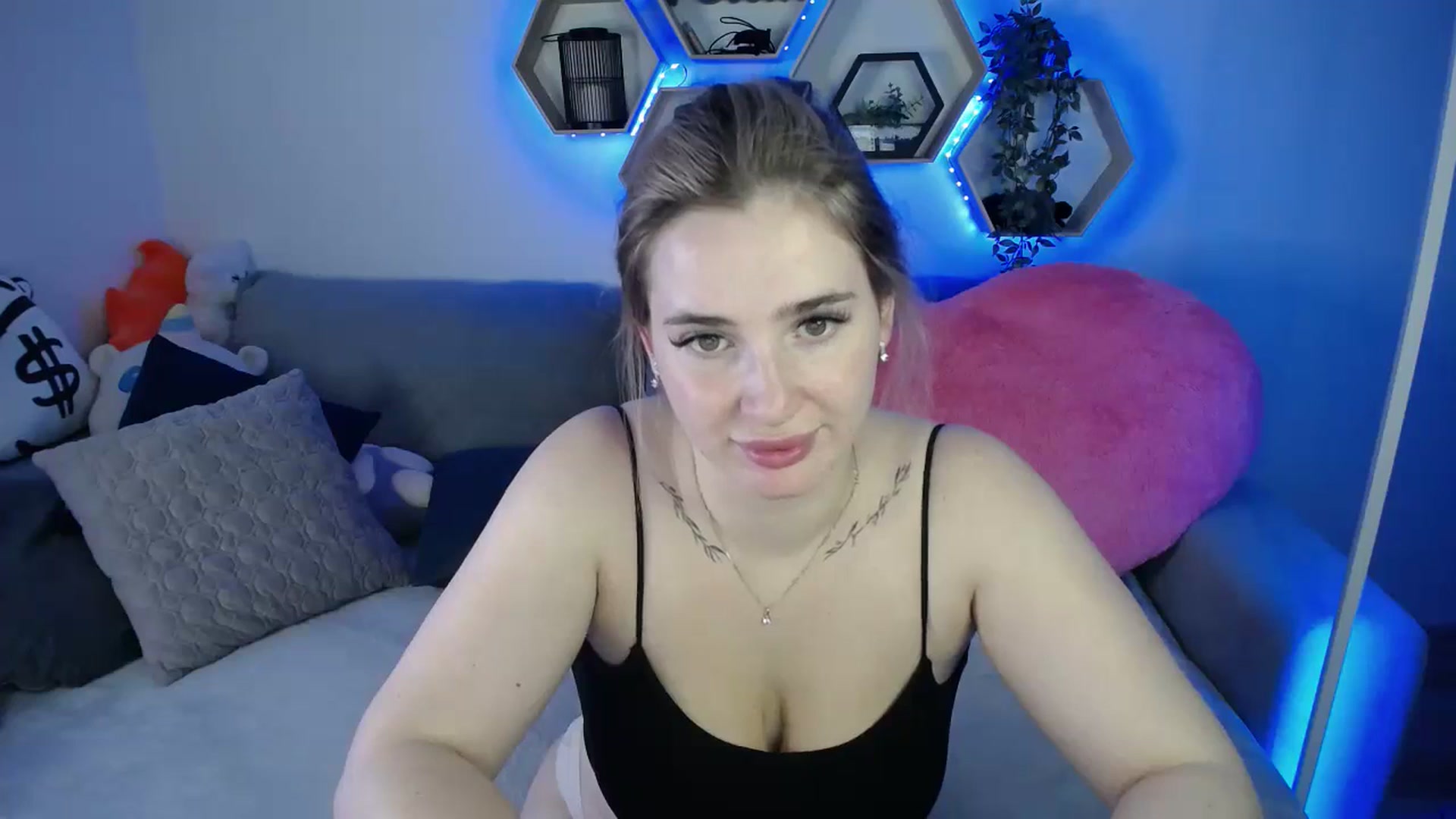 Gallery image thumbnail from SabrinaViolet's myfreecams stream on, 11/04/2025, 14:49 image 10 of 20