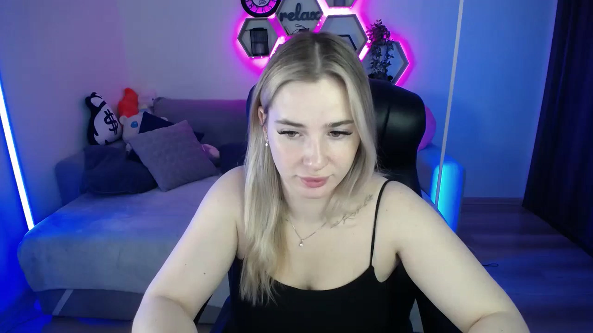 Gallery image thumbnail from SabrinaViolet's myfreecams stream on, 11/05/2025, 10:43 image 2 of 20