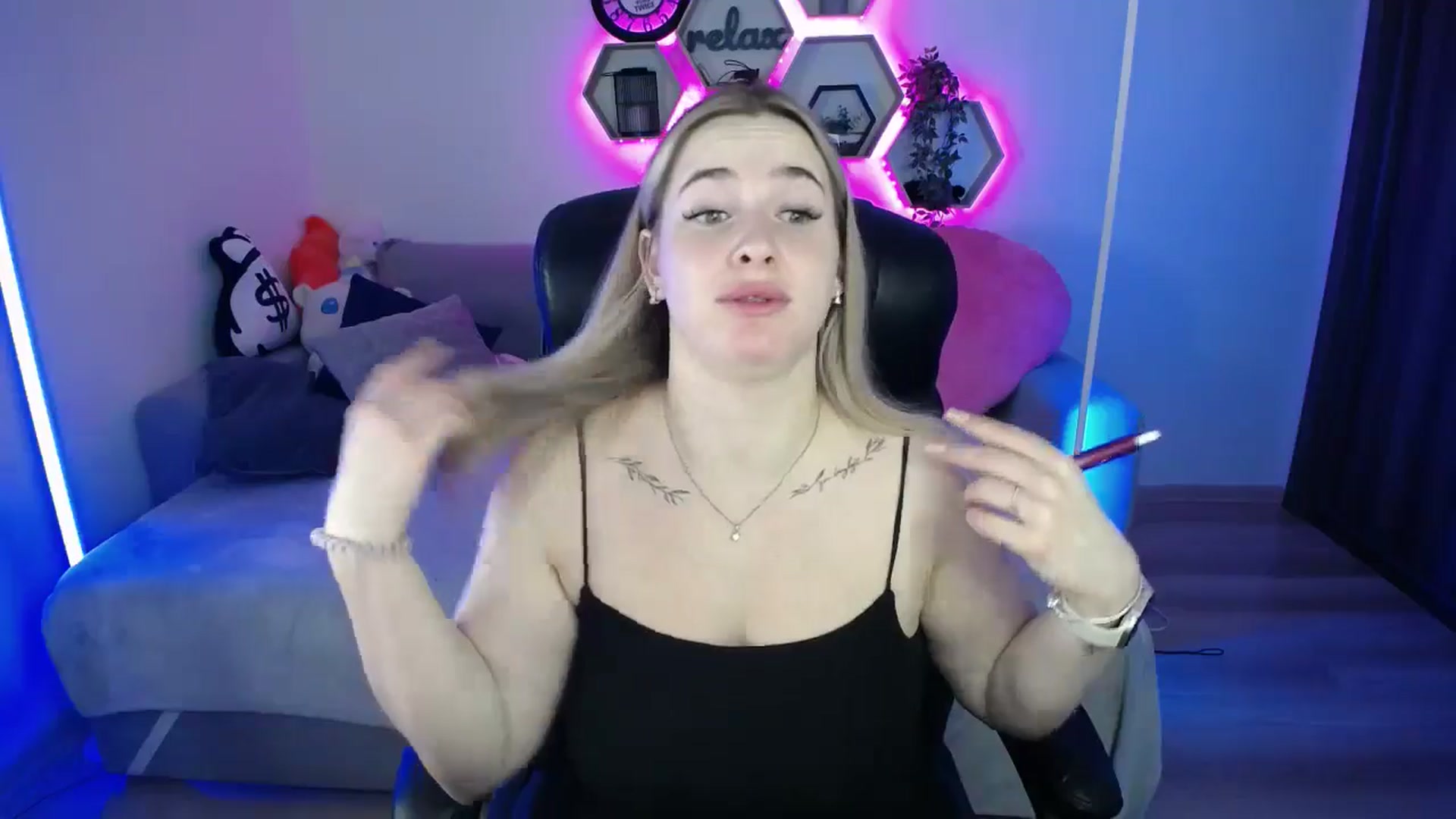 Gallery image thumbnail from SabrinaViolet's myfreecams stream on, 11/05/2025, 10:43 image 6 of 20