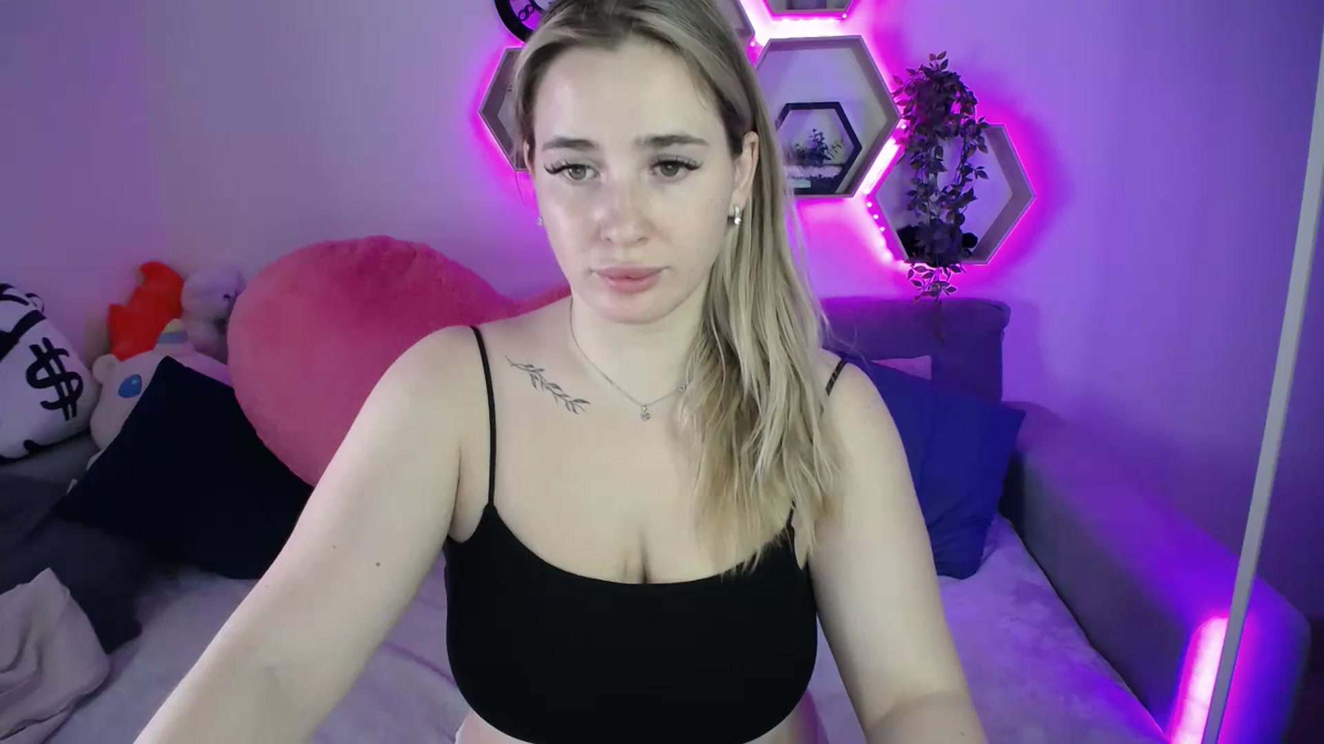 Gallery image thumbnail from SabrinaViolet's myfreecams stream on, 11/05/2025, 14:11 image 4 of 20