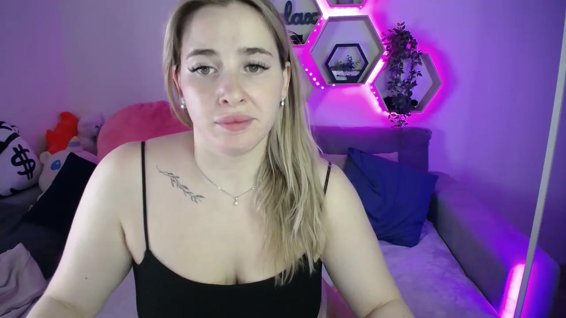 Gallery image thumbnail from SabrinaViolet's myfreecams stream on, 11/05/2025, 14:11 image 6 of 20
