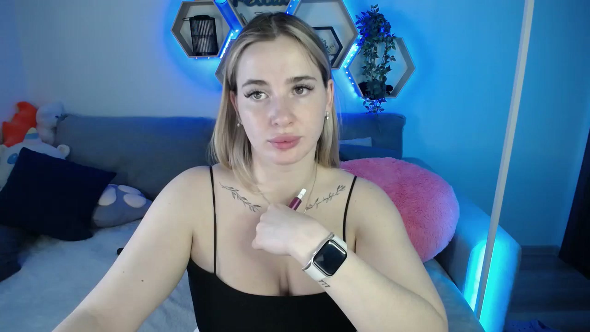 Gallery image thumbnail from SabrinaViolet's myfreecams stream on, 11/07/2025, 14:14 image 1 of 20