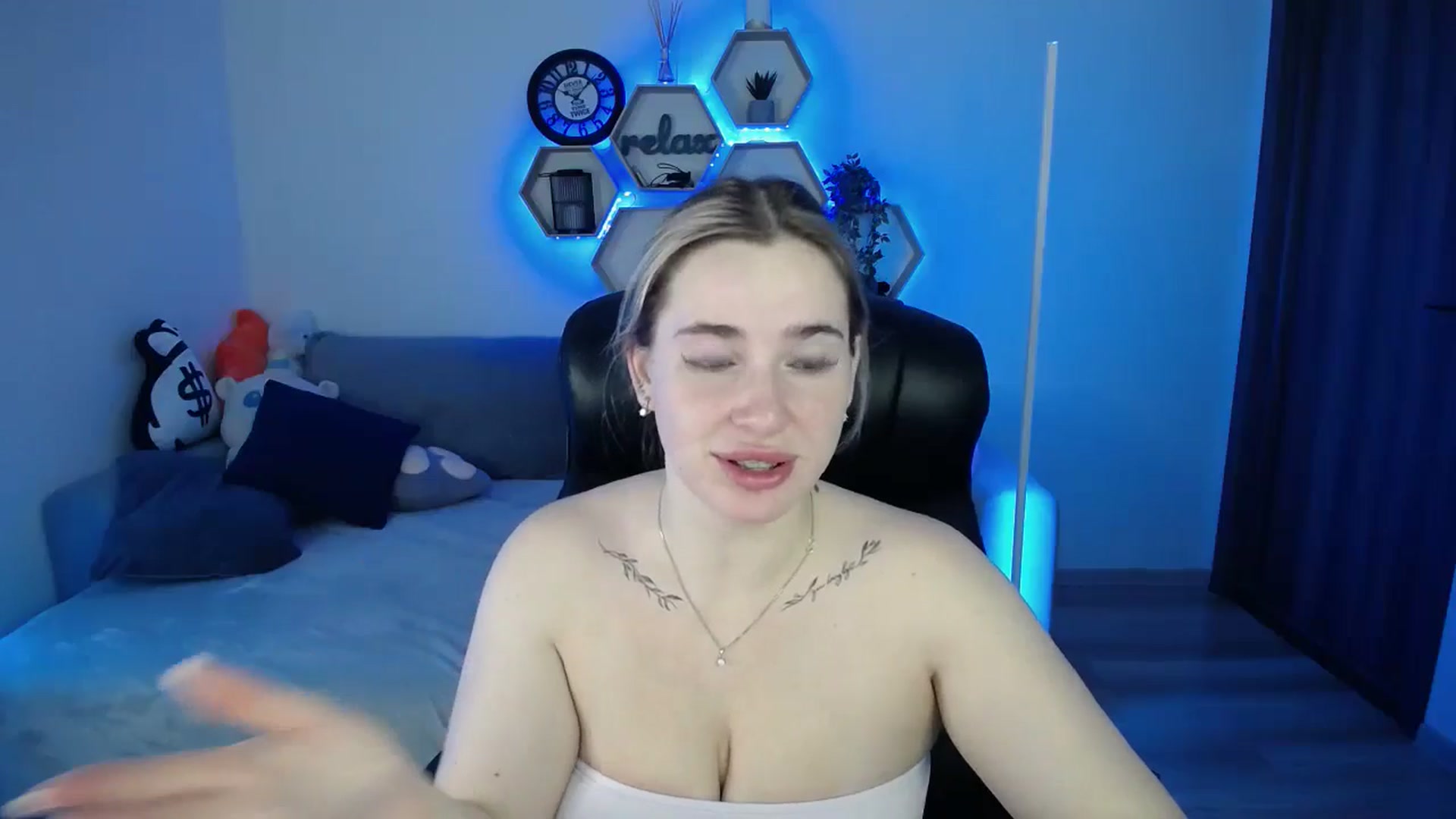Gallery image thumbnail from SabrinaViolet's myfreecams stream on, 11/08/2025, 11:09 image 3 of 20