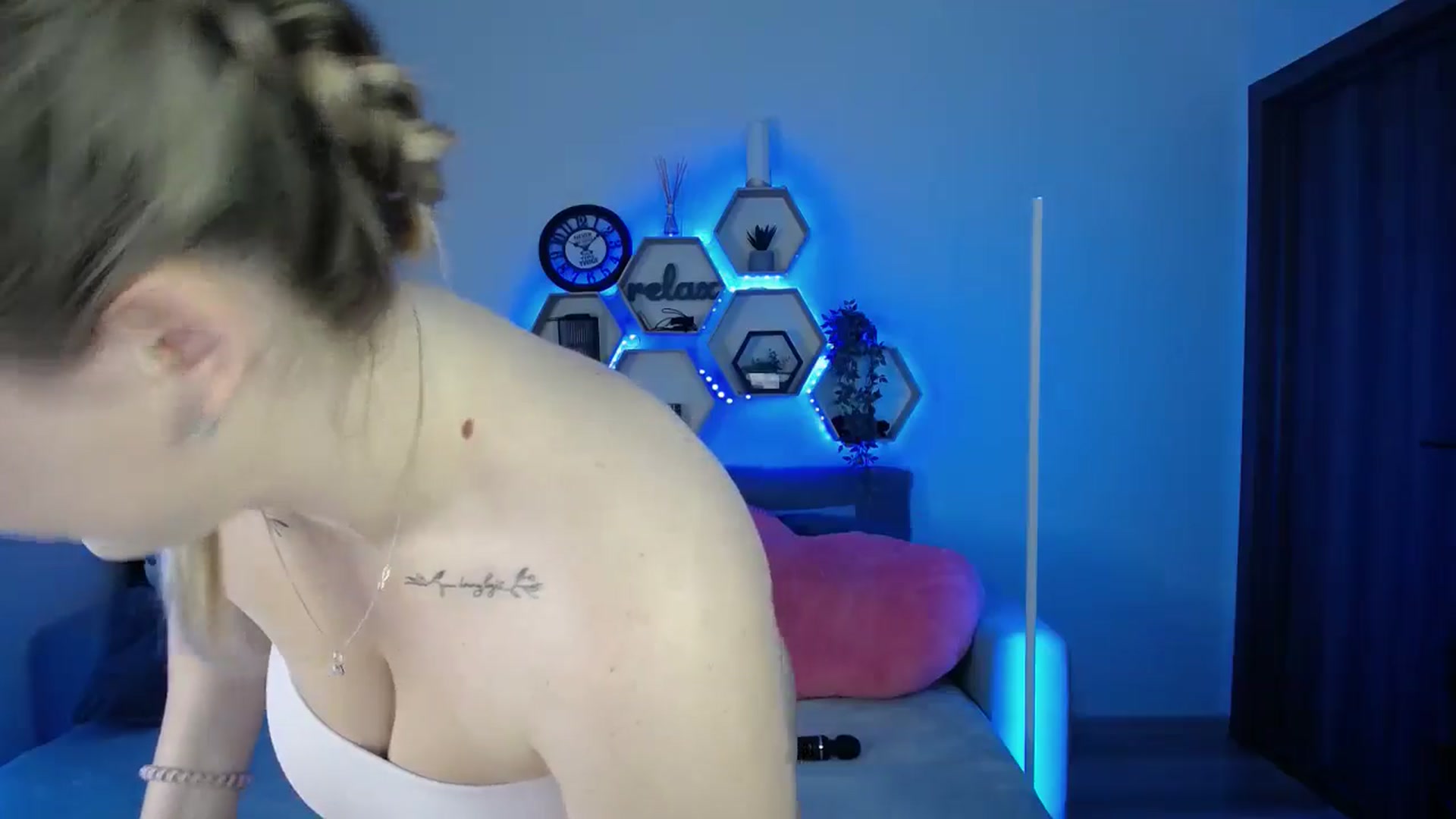 Gallery image thumbnail from SabrinaViolet's myfreecams stream on, 11/08/2025, 11:09 image 11 of 20