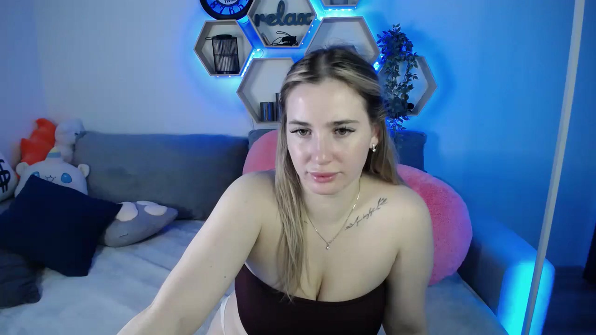 Gallery image thumbnail from SabrinaViolet's myfreecams stream on, 11/09/2025, 11:36 image 14 of 20