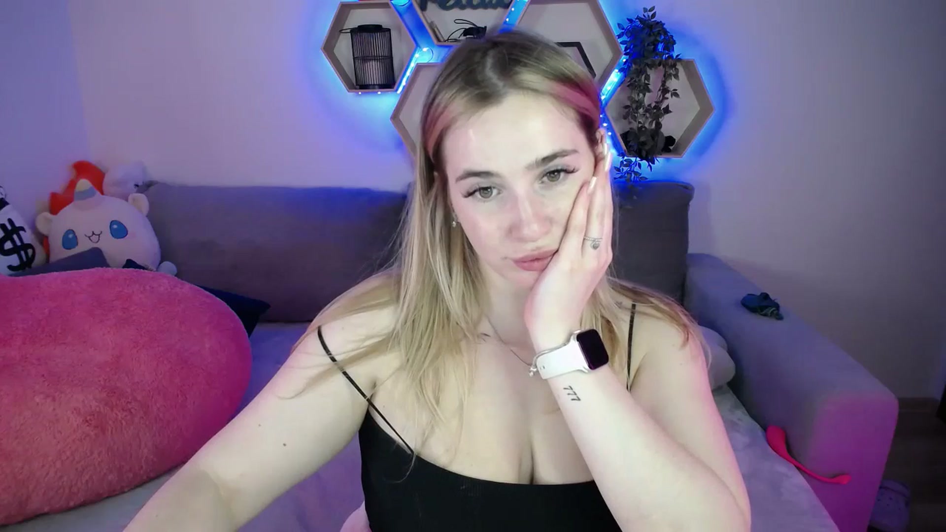 Gallery image thumbnail from SabrinaViolet's myfreecams stream on, 11/14/2025, 13:49 image 10 of 20