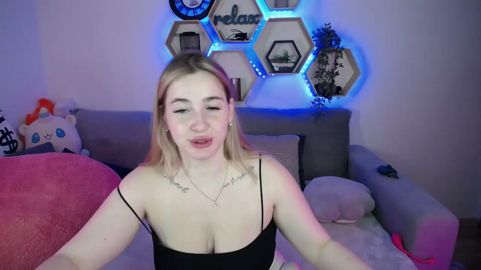 Gallery image thumbnail from SabrinaViolet's myfreecams stream on, 11/14/2025, 13:49 image 1 of 20