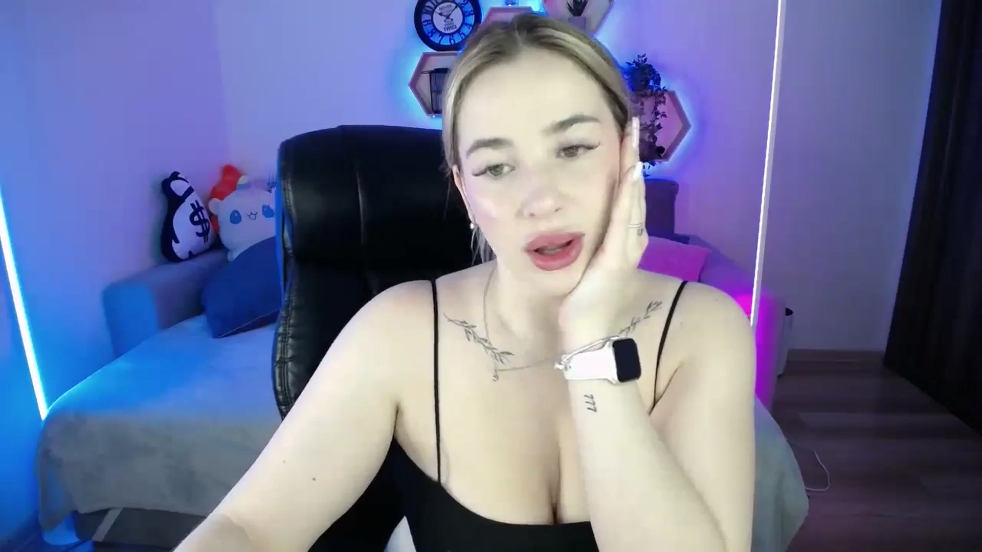 Gallery image thumbnail from SabrinaViolet's myfreecams stream on, 11/19/2025, 10:01 image 7 of 20