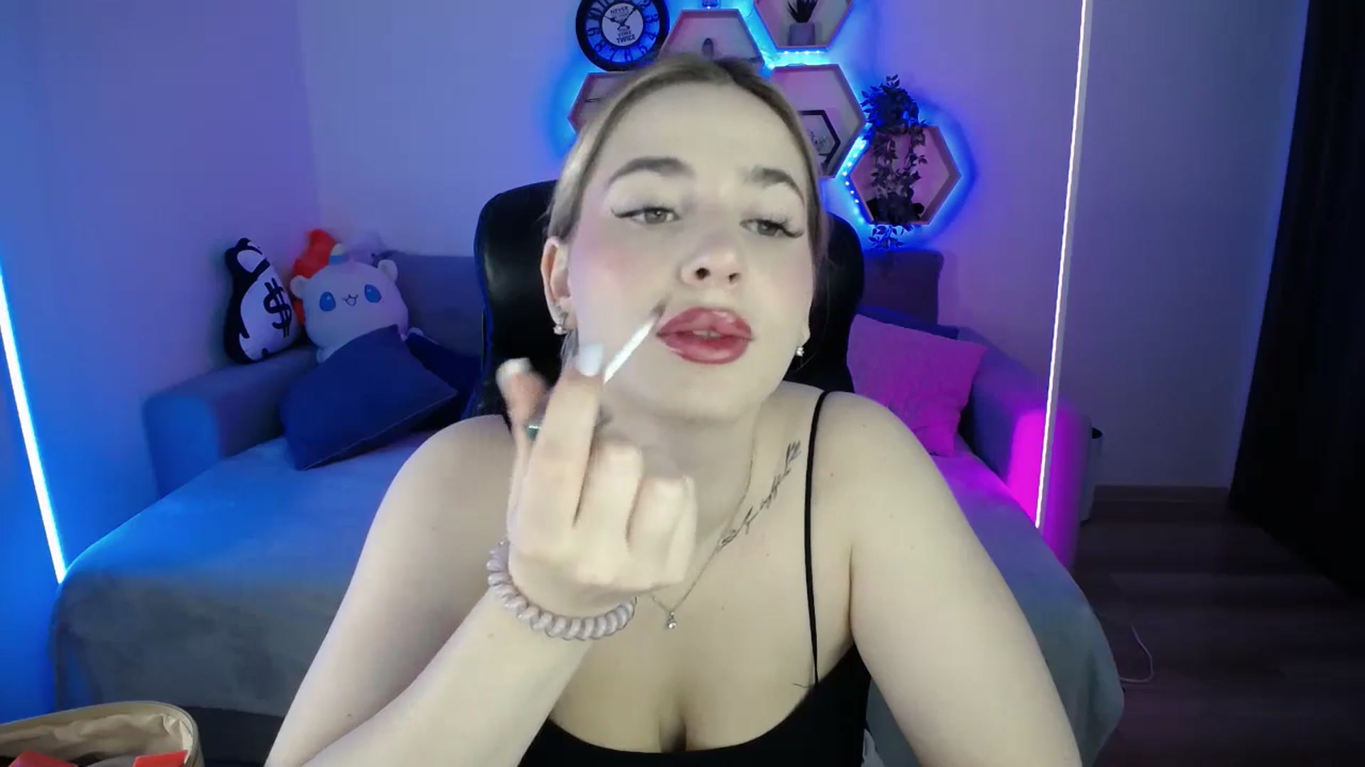 Gallery image thumbnail from SabrinaViolet's myfreecams stream on, 11/19/2025, 10:01 image 6 of 20