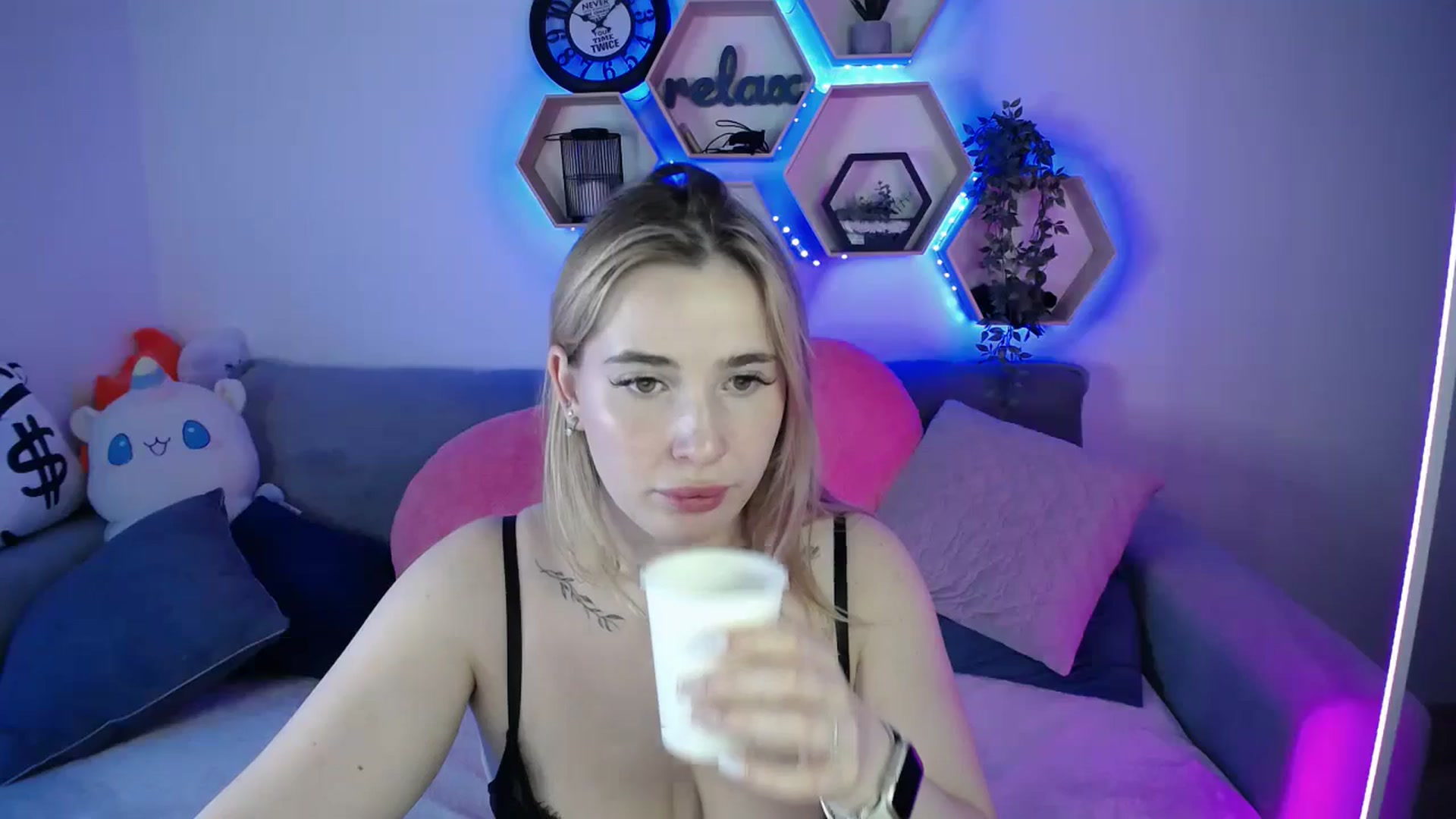 Gallery image thumbnail from SabrinaViolet's myfreecams stream on, 11/19/2025, 14:54 image 18 of 20