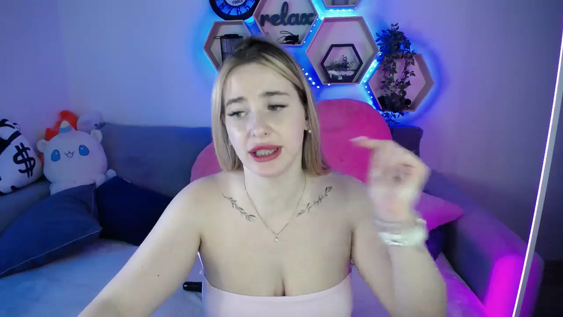 Gallery image thumbnail from SabrinaViolet's myfreecams stream on, 11/22/2025, 14:09 image 19 of 20