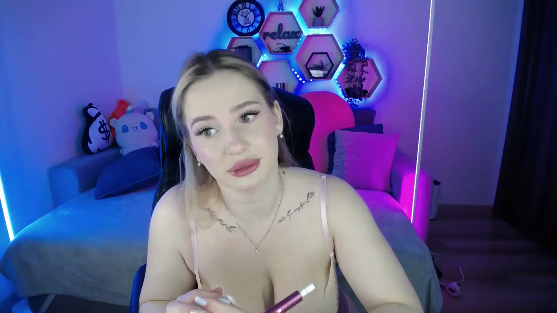 Gallery image thumbnail from SabrinaViolet's myfreecams stream on, 11/23/2025, 11:58 image 8 of 20