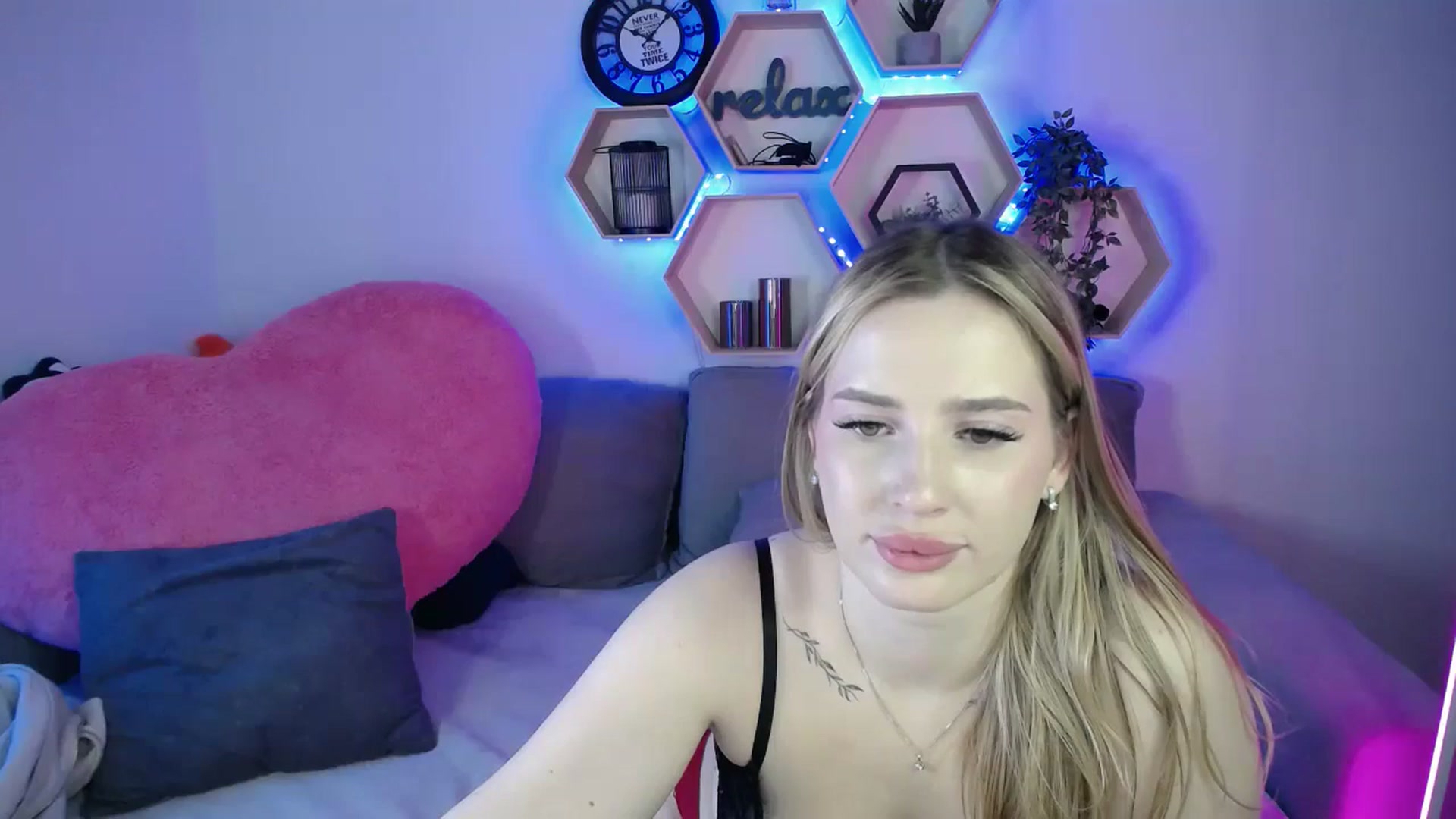 Gallery image thumbnail from SabrinaViolet's myfreecams stream on, 11/24/2025, 13:34 image 10 of 20